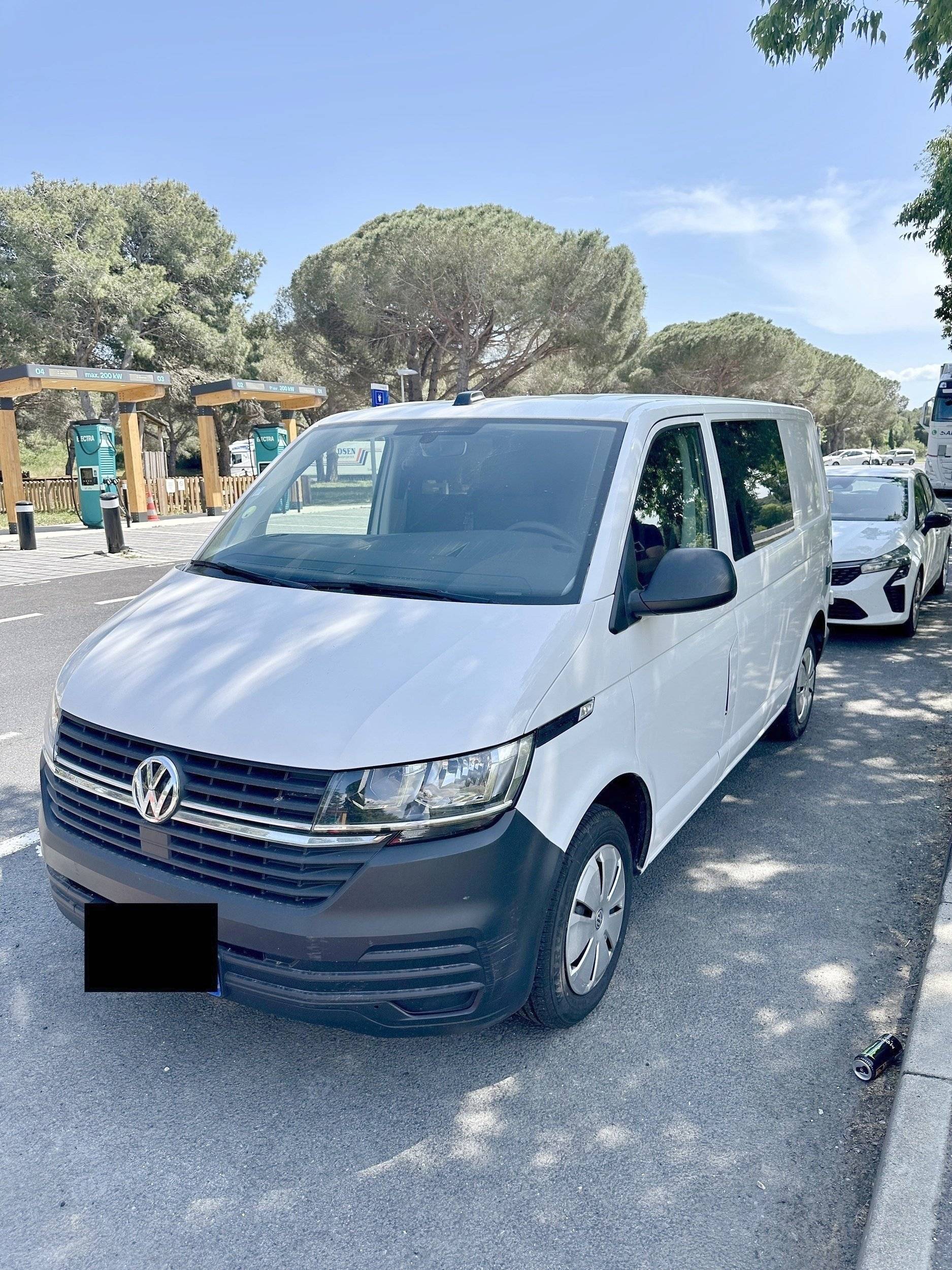 Front view from 3/4 Volkswagen - Yescapa
