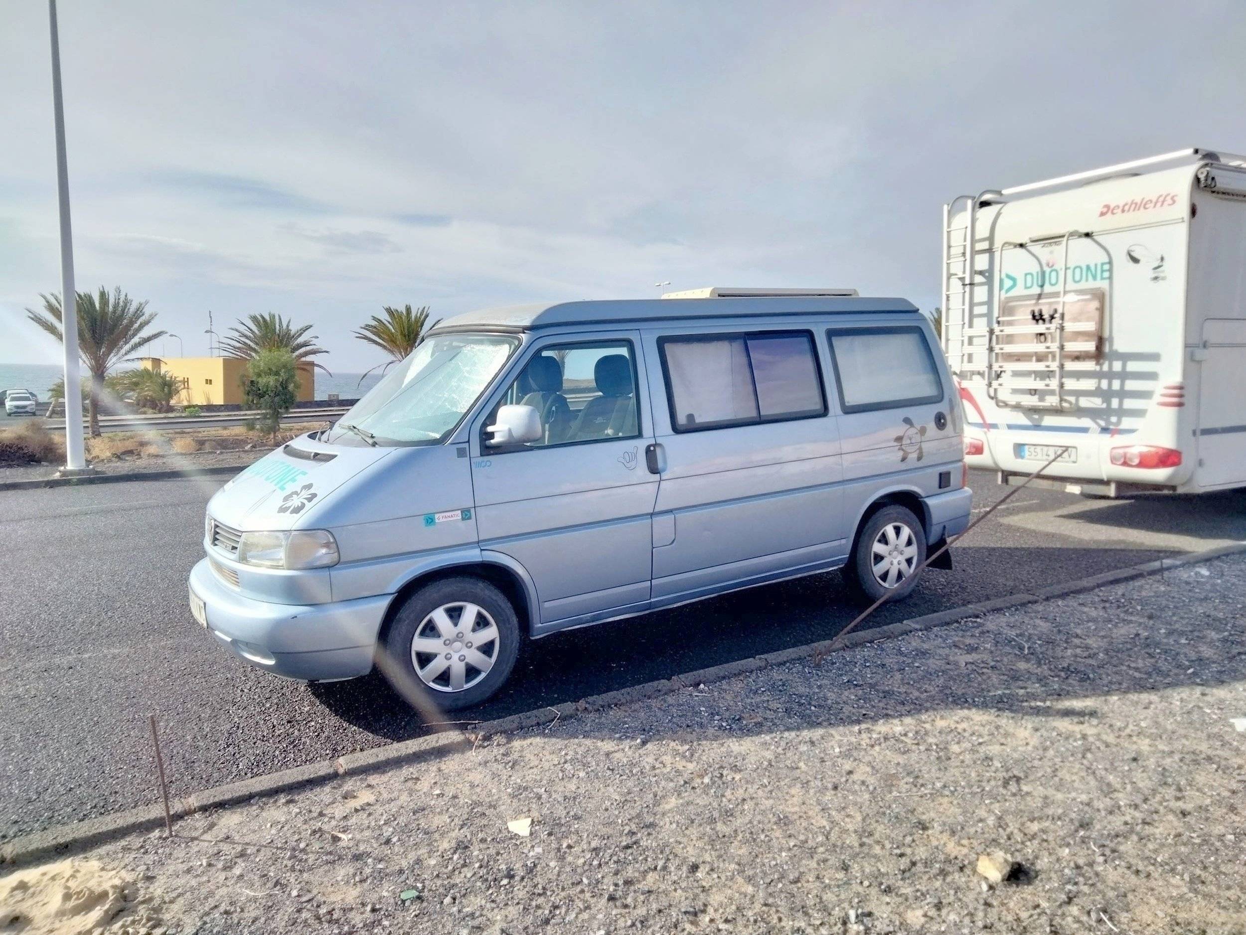 Vue avant de 3/4 Volkswagen T4 - Yescapa