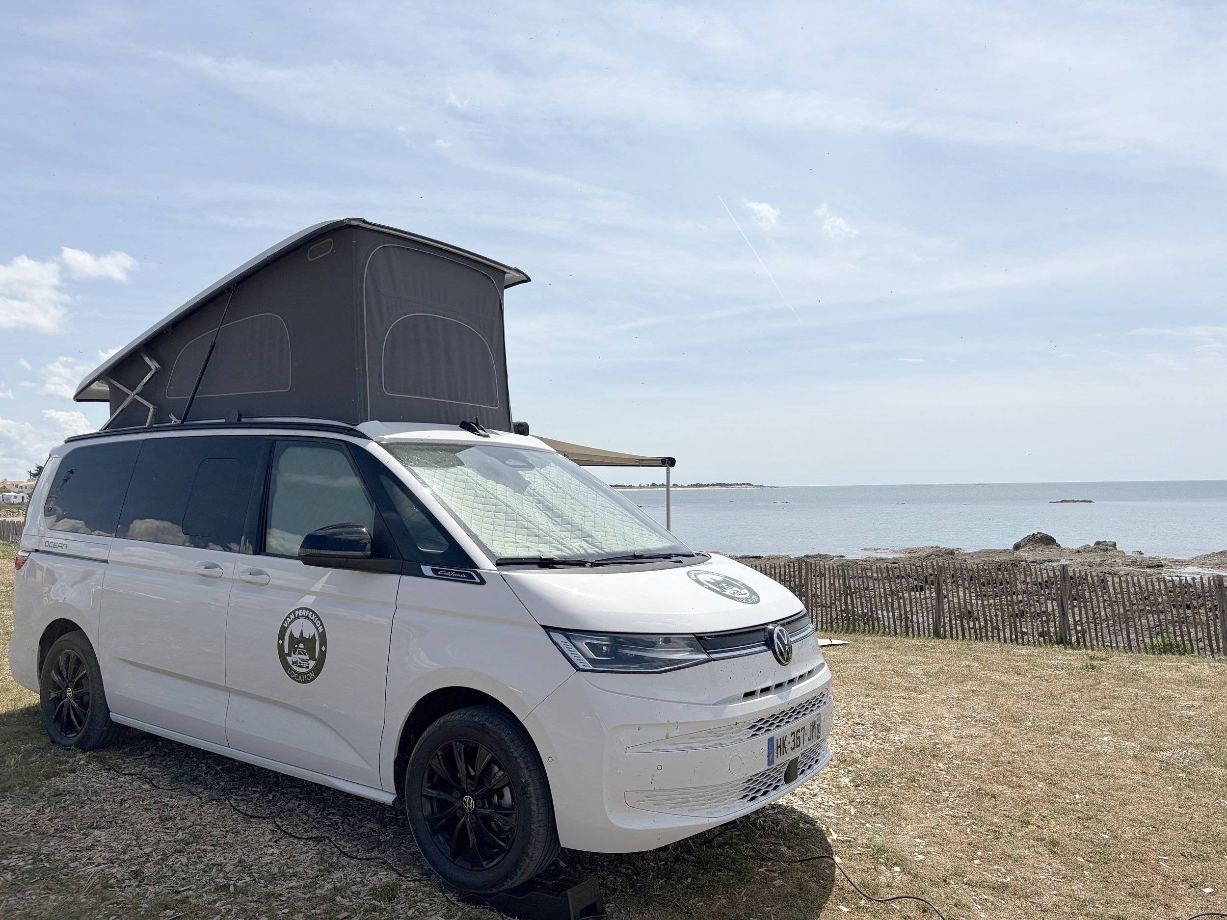 Front view from 3/4 Volkswagen california ocean T7 - Yescapa
