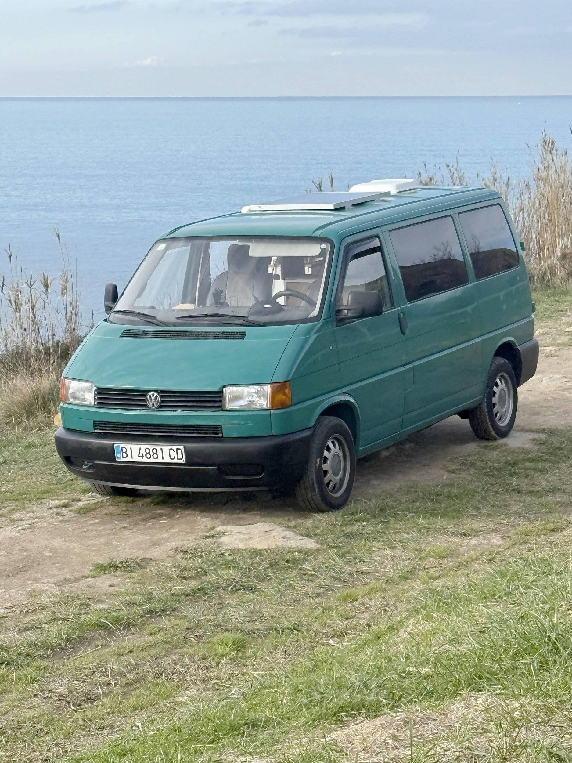 Vista frontale a ¾ Volkswagen - Yescapa