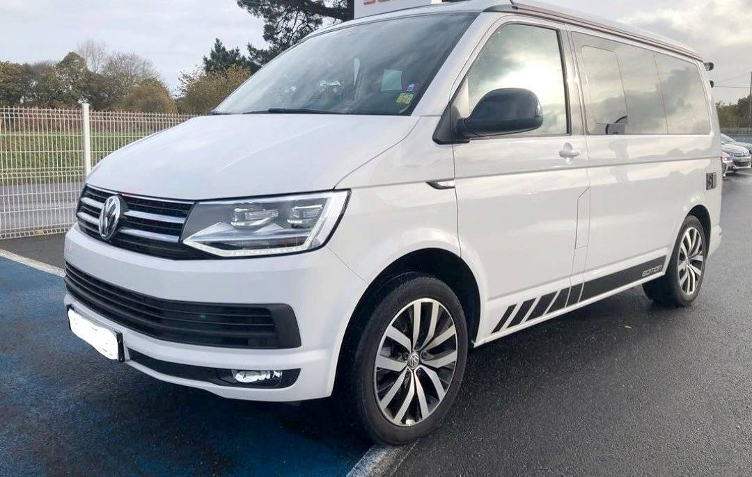 Vue avant de 3/4 Volkswagen CALIFORNIA COAST 150 DSG7 - Yescapa