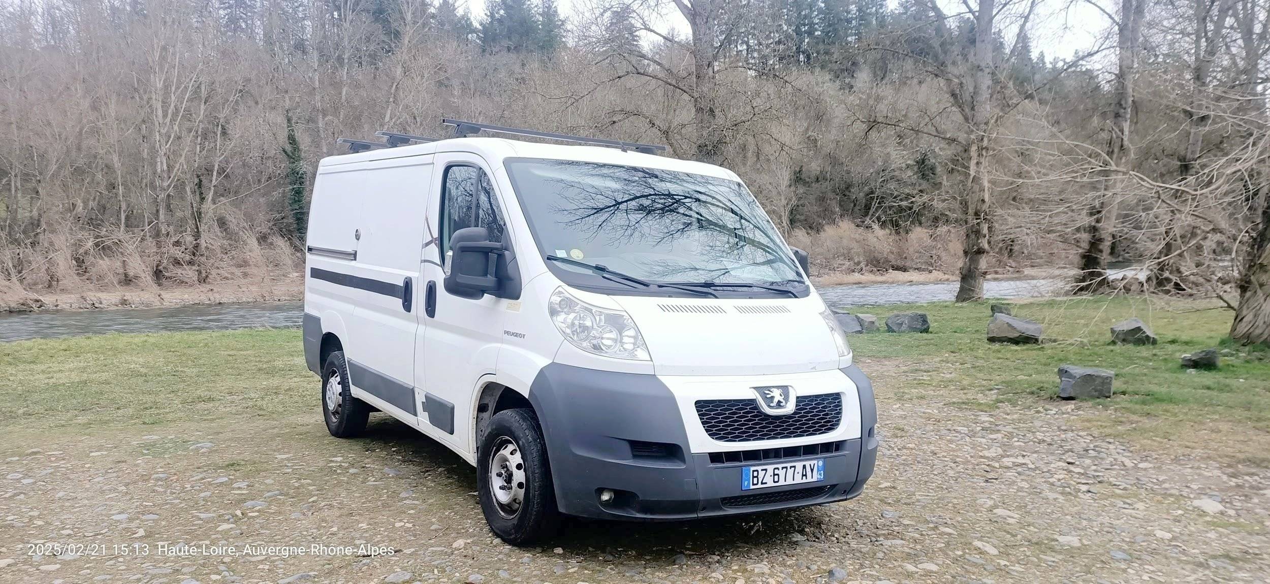 schräge Vorderansicht Peugeot Boxer2,2 100ch HDI - Yescapa