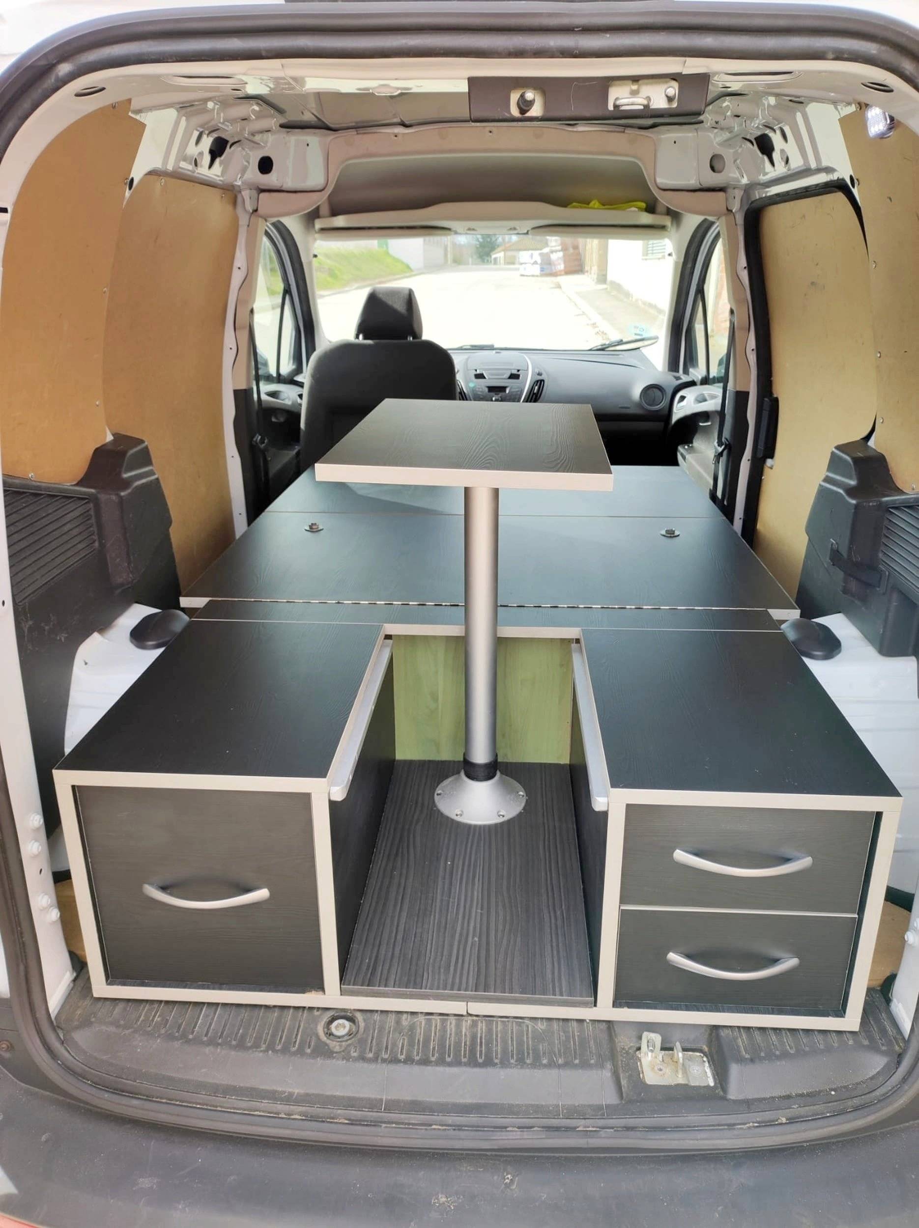 Comedor Ford Transit - Yescapa