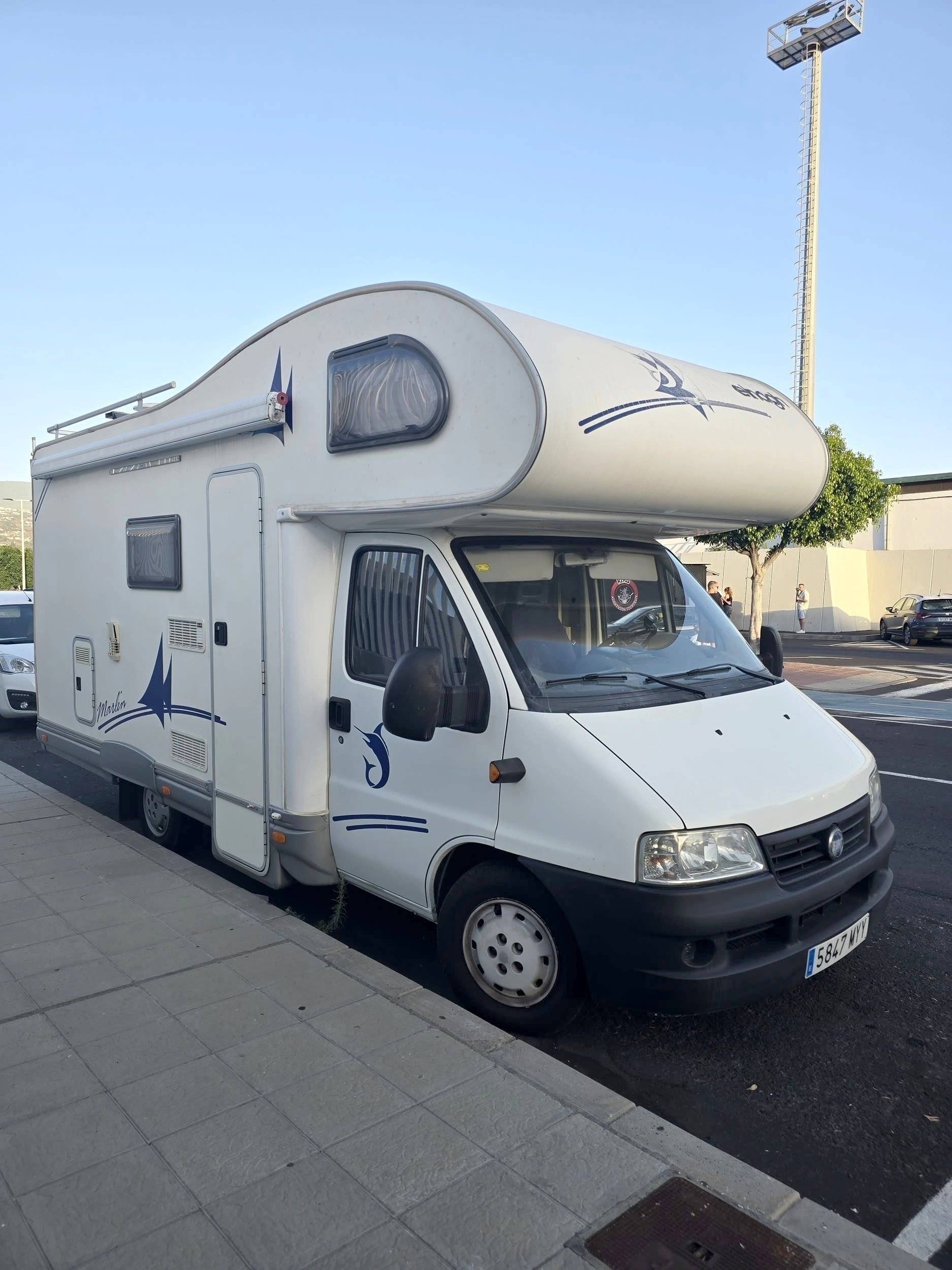 Voorkant 3/4 Fiat Ducato 2,8 - Yescapa