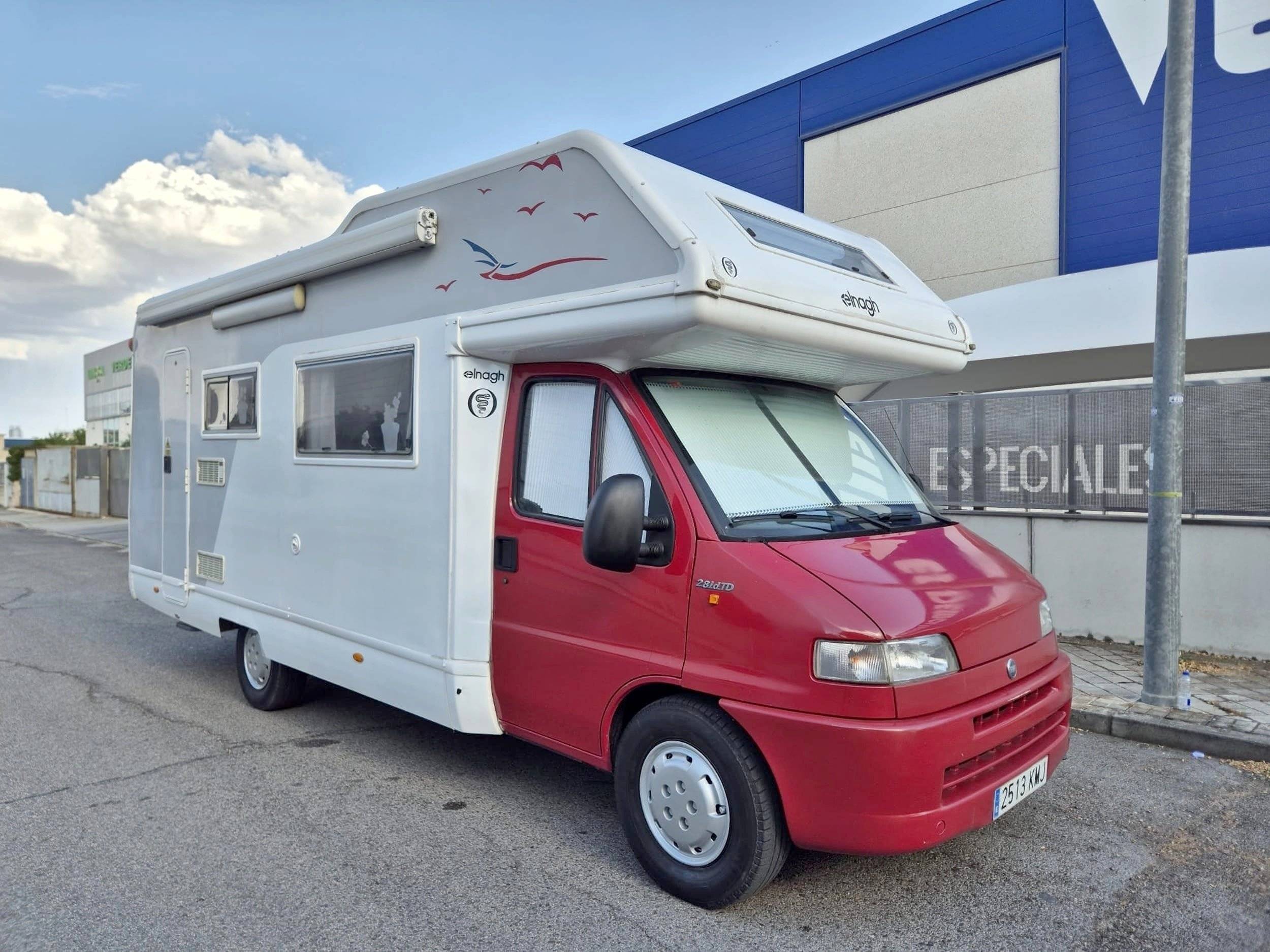 Vista del vehículo ángulo delantero Fiat Ducato 2,8 l 115 ch/Al-Ko - Yescapa