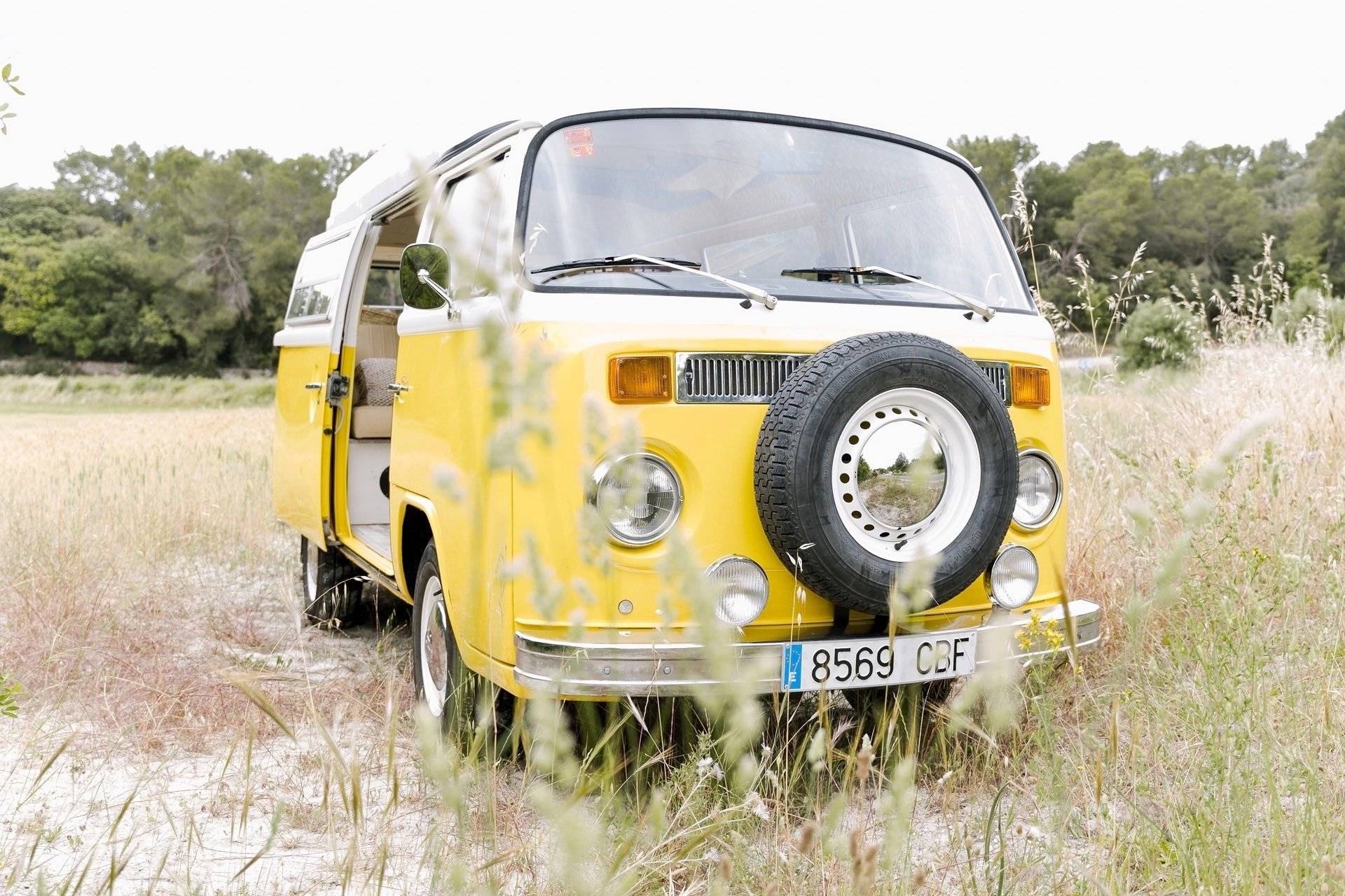 Vue avant de 3/4 Volkswagen Combi T2B - Yescapa