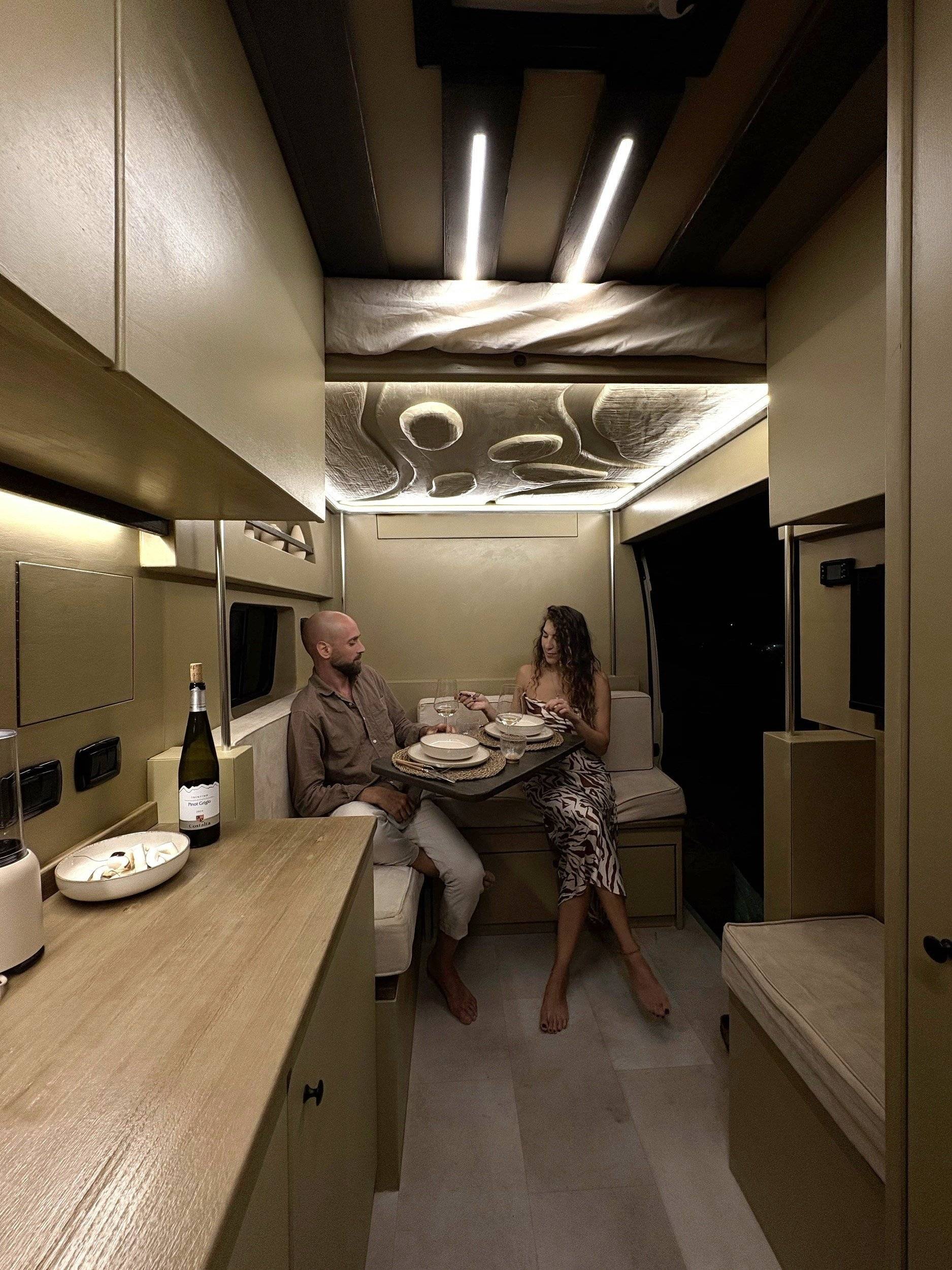 Dining Area Fiat Ducato 2,3 l Multijet 130 ch. - Yescapa