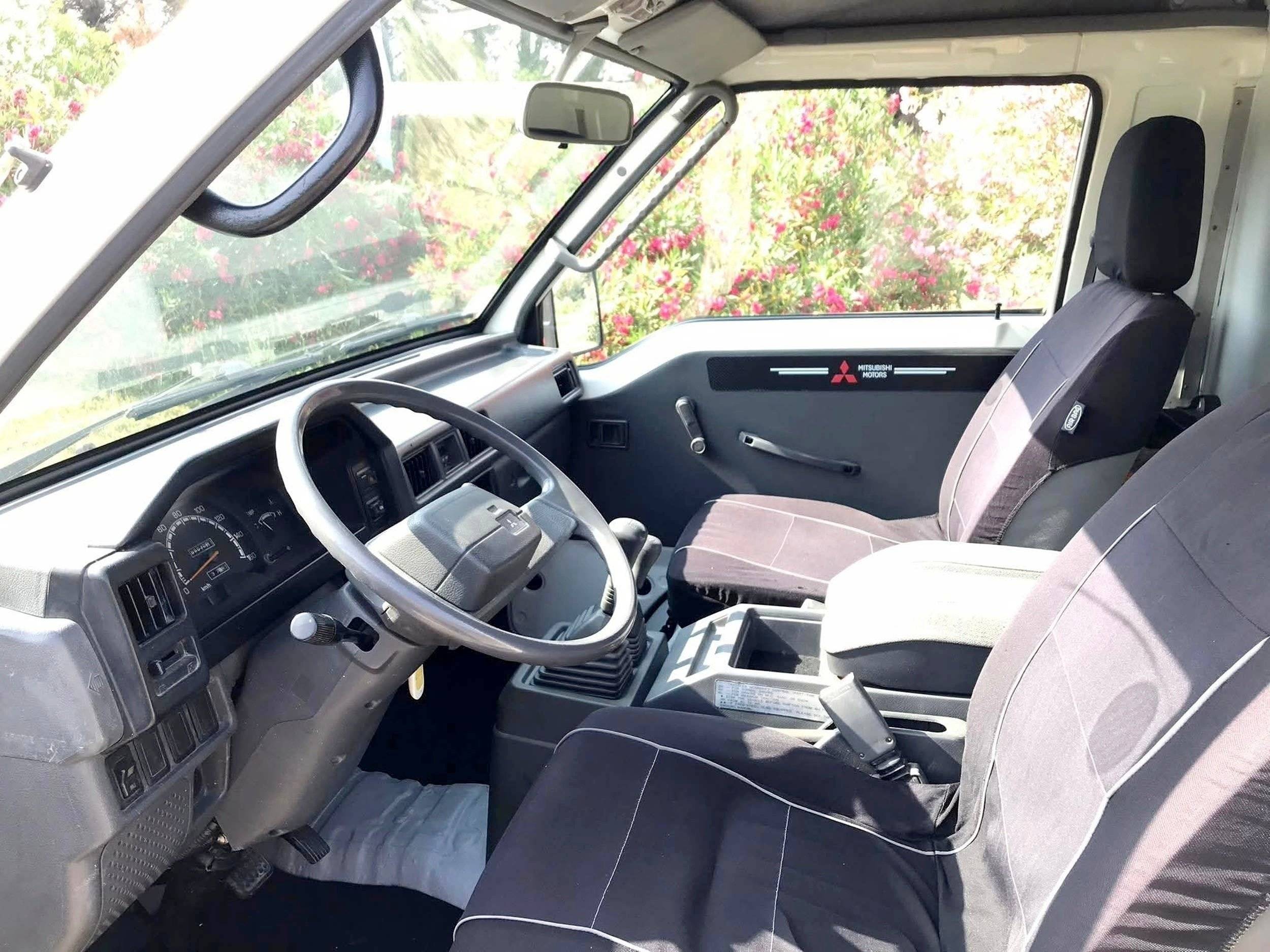 Driver's compartment Mitsubishi - Yescapa
