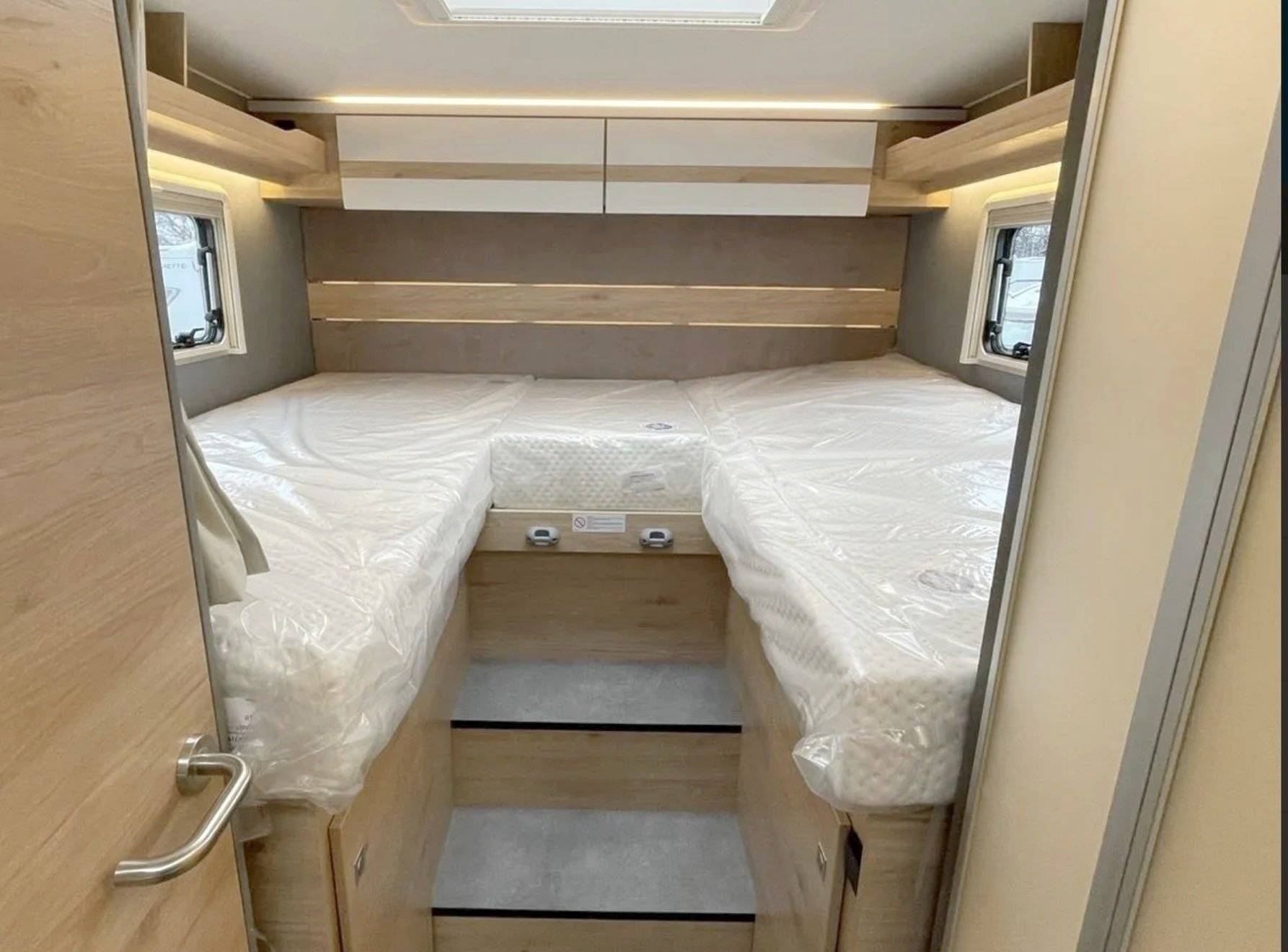 Couchages Fiat Ducato 2,2 140 cv AUTOMATIQUE - Yescapa
