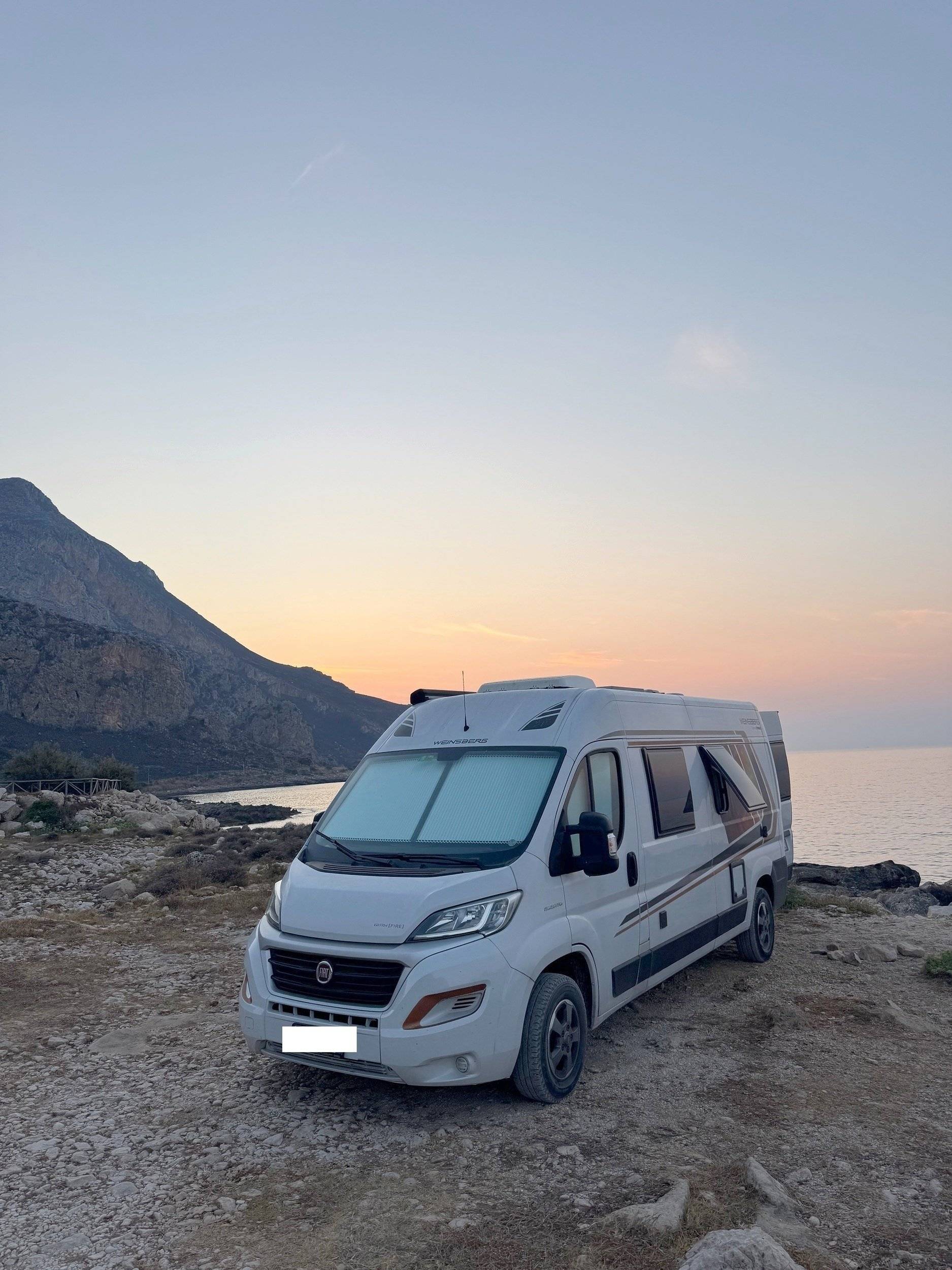 Vue avant de 3/4 Fiat Fiat ducato - Yescapa