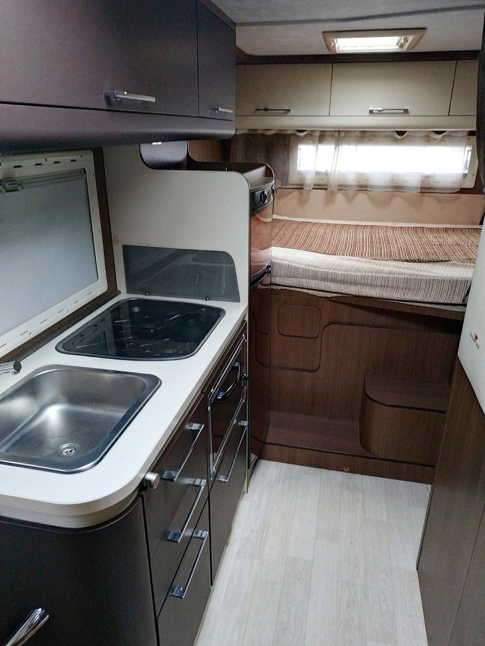 Kitchen FIAT Roller Team T Line grand garage - Yescapa