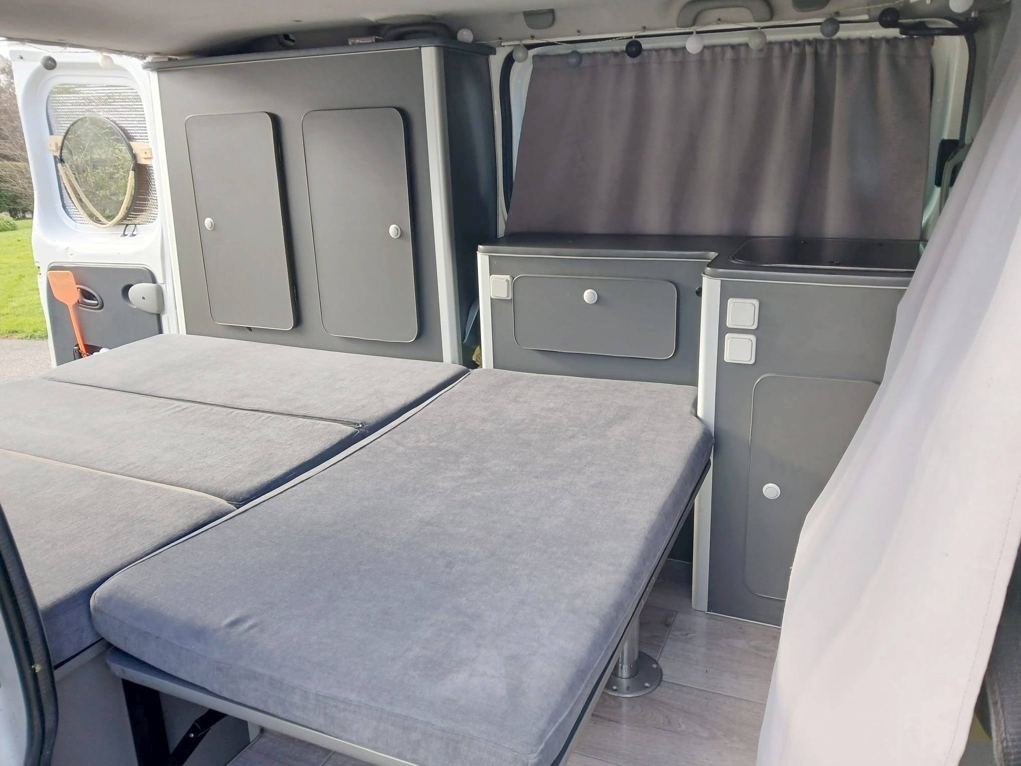 slaapplaatsen Renault Renault Trafic II - Yescapa