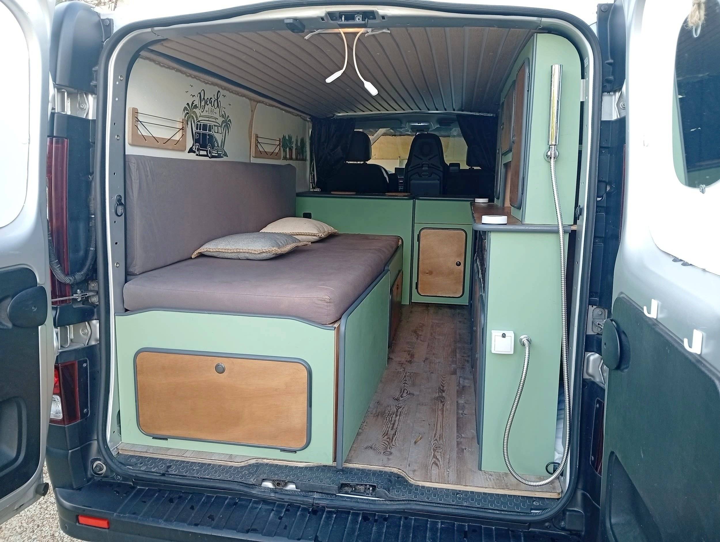 Couchages Renault Trafic 1,6 l 145 ch - Yescapa