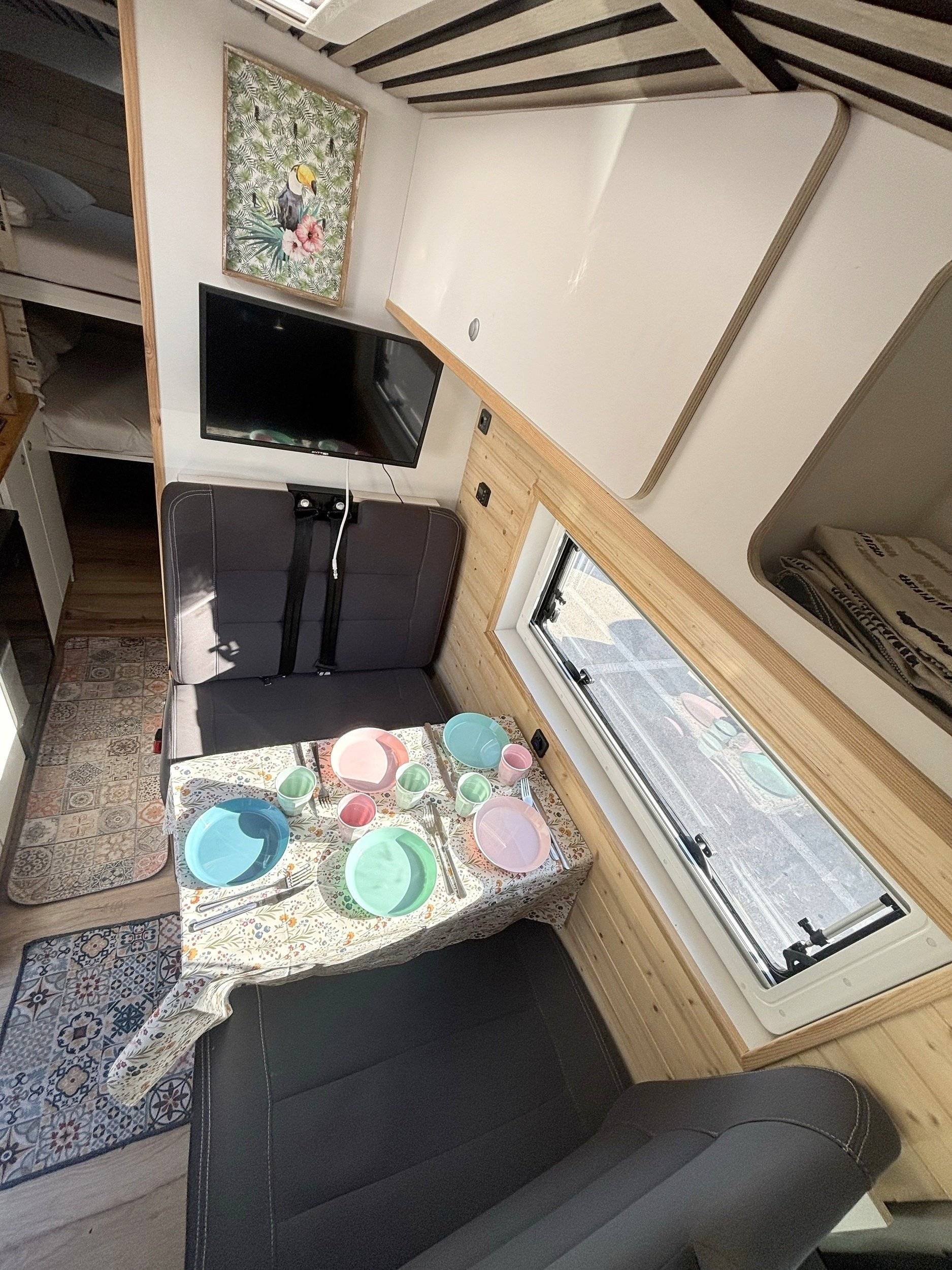 Dinette Ford ford transit - Yescapa