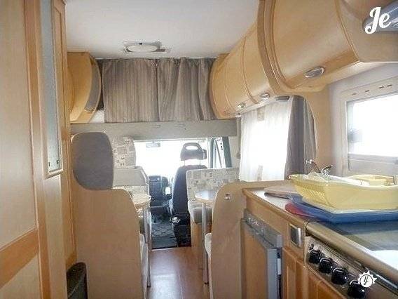Área de jantar Fiat Ducato 2,0 l 115 ch - Yescapa