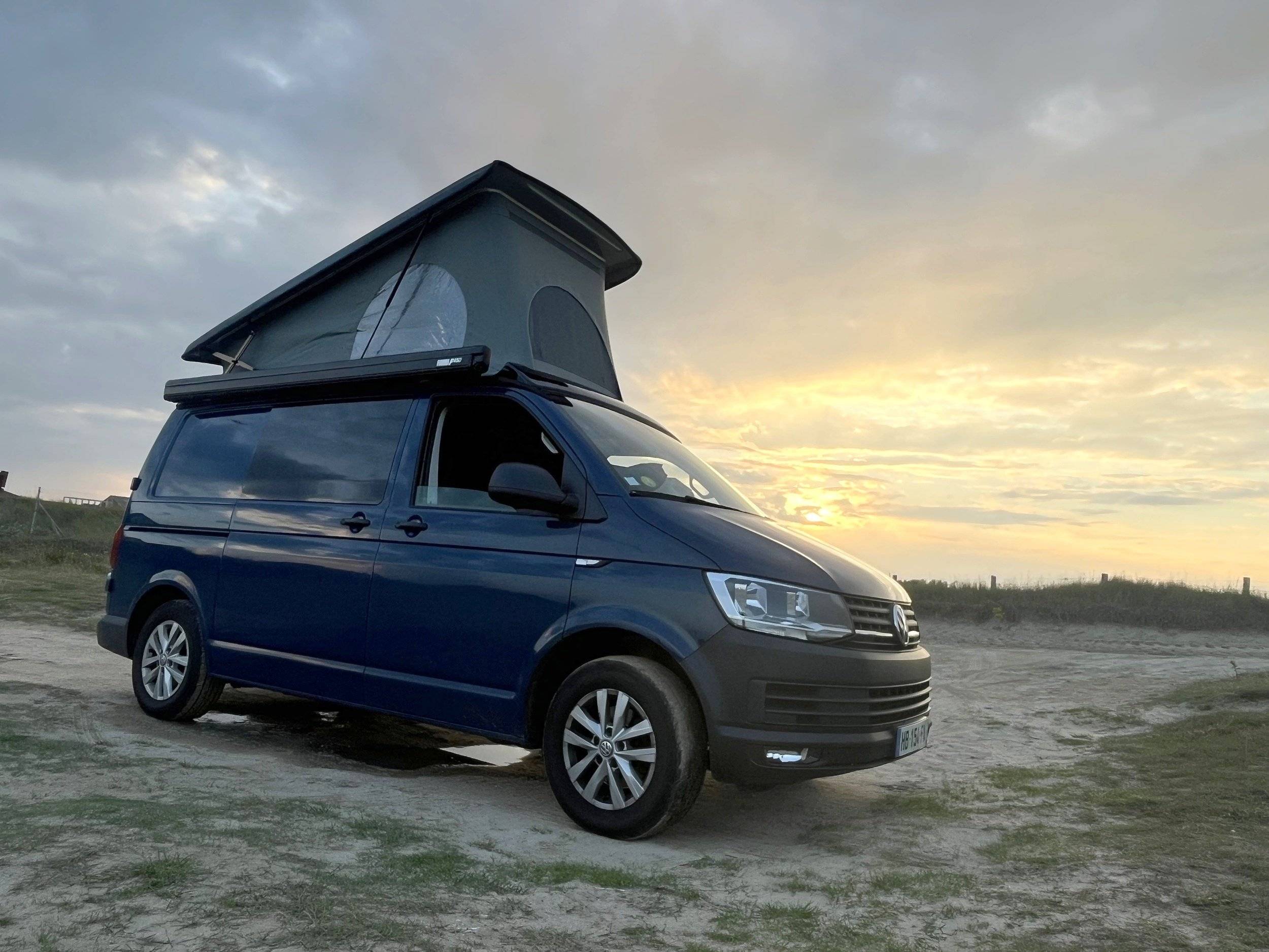 Vue avant de 3/4 Volkswagen Volkswagen Transporter - Yescapa