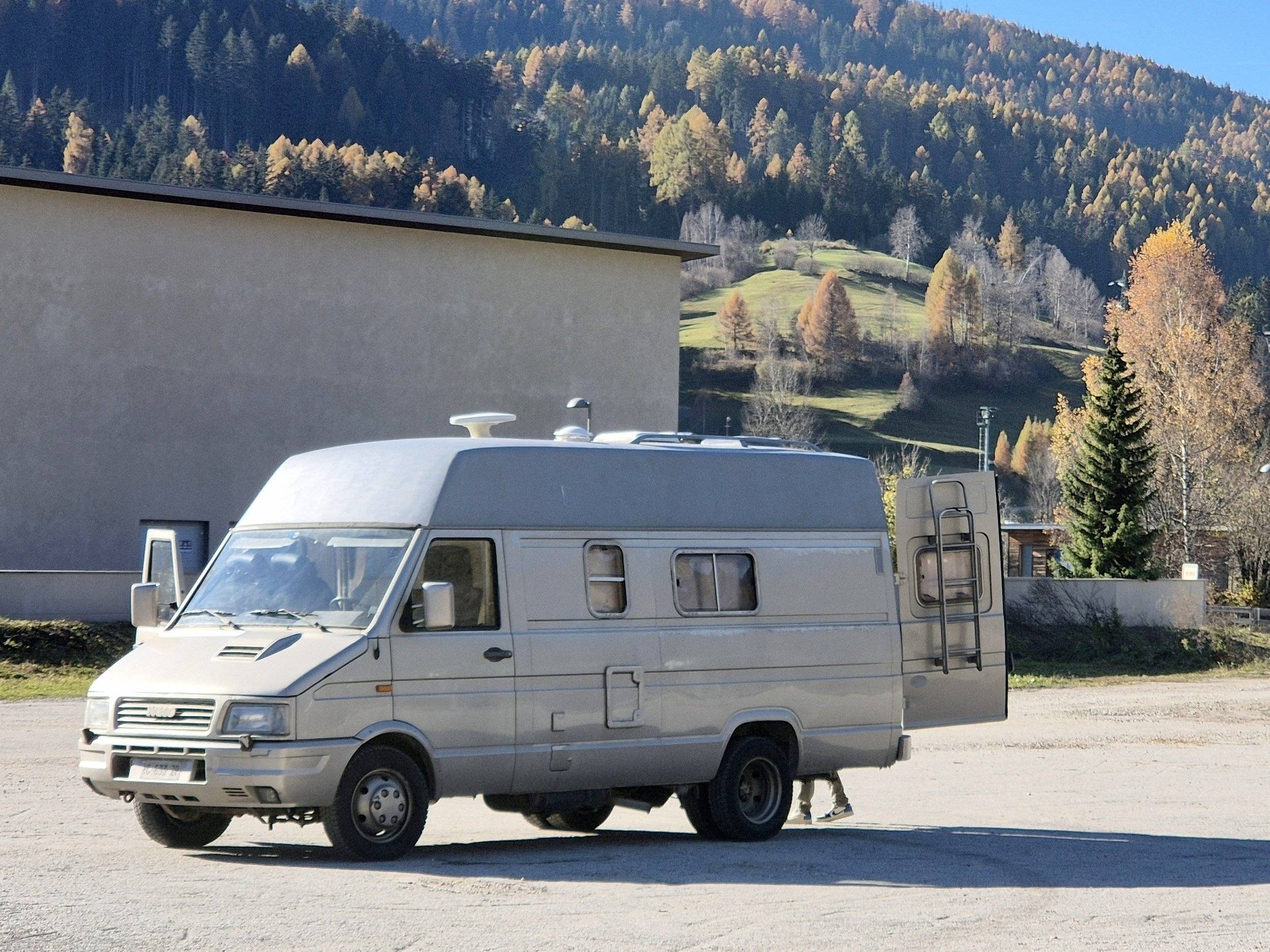 schräge Vorderansicht Fiat - Yescapa