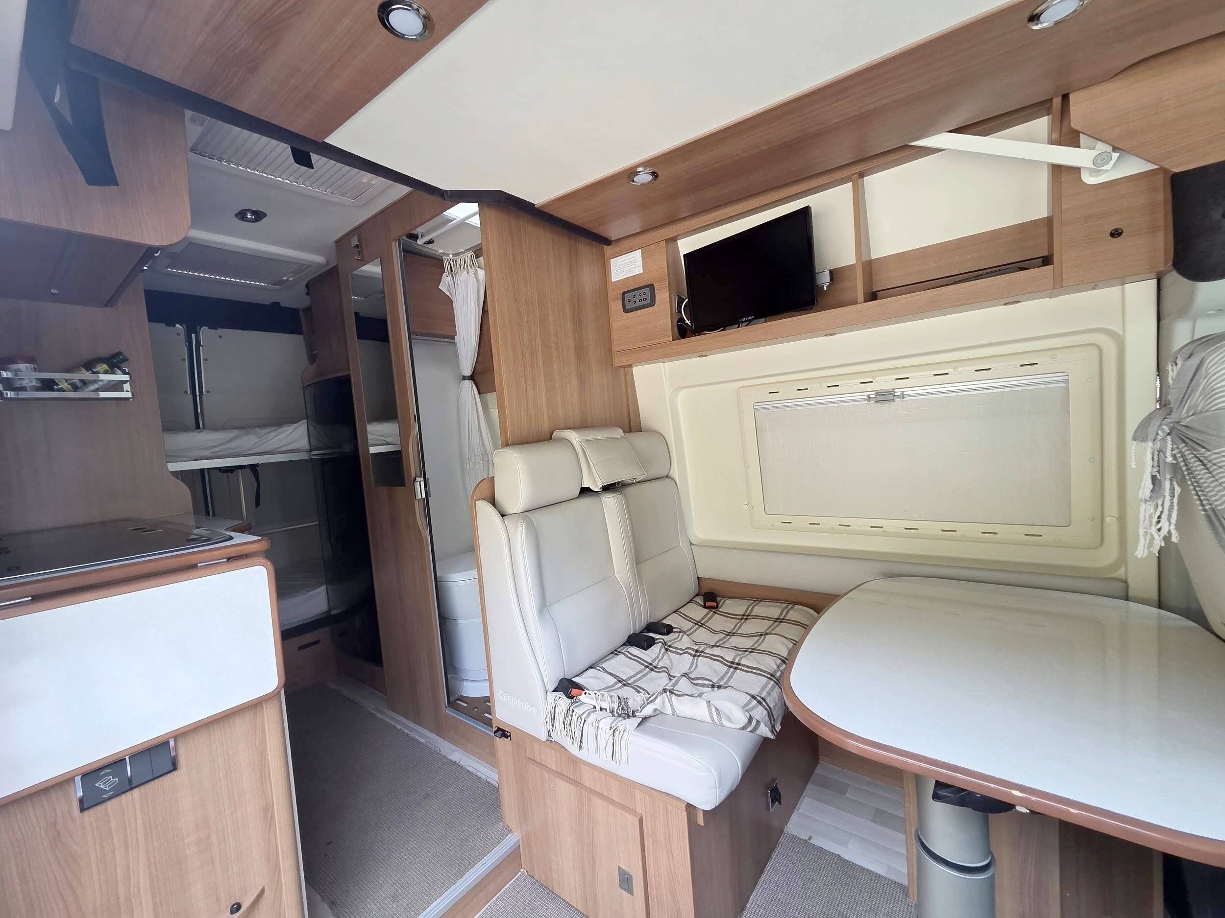 Área de jantar Fiat Ducato 2,3 l 130 ch - Yescapa