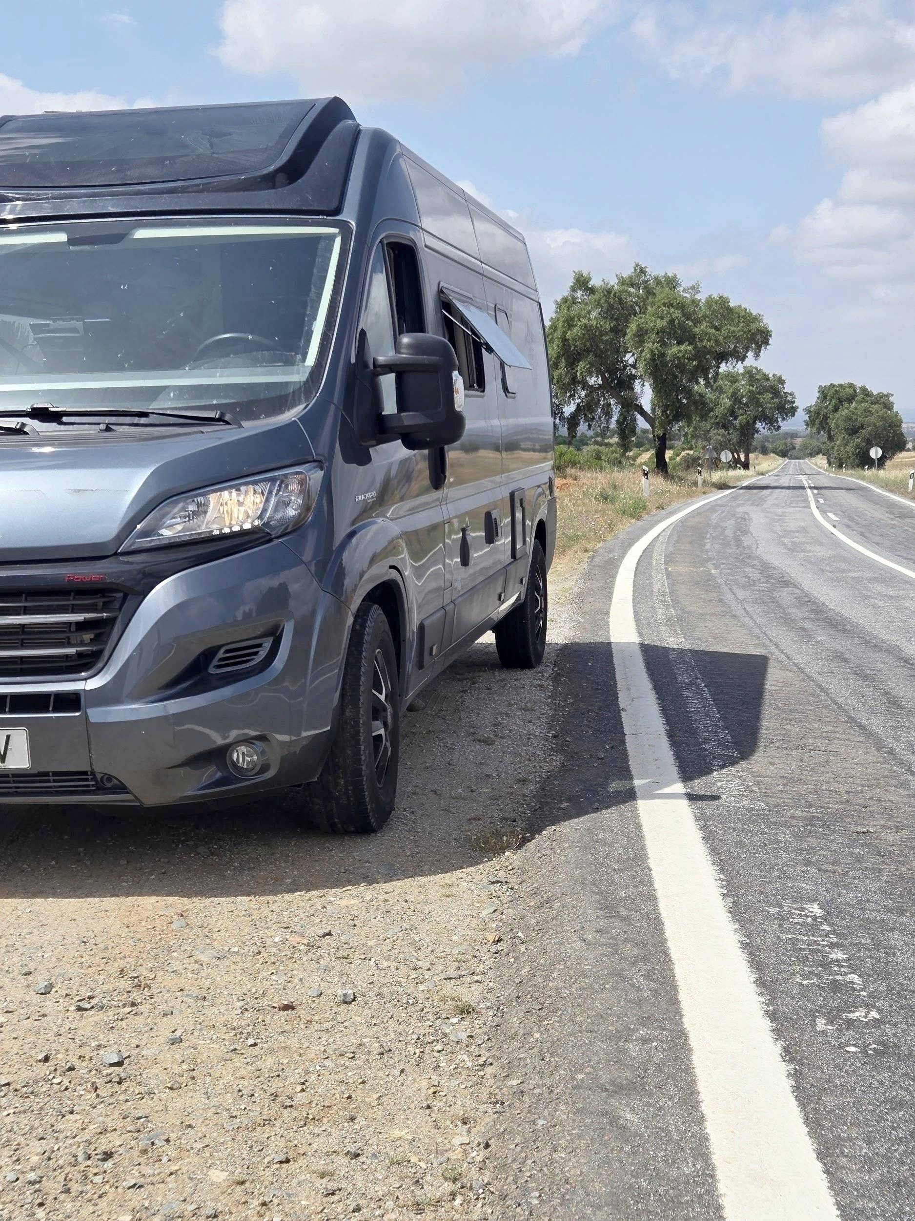 Front view from 3/4 Fiat Ducato 2,3 160 ch. - Yescapa