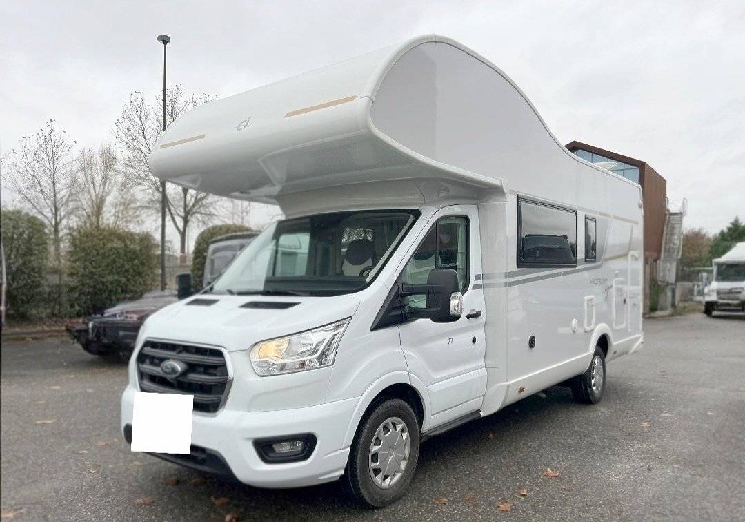 Front view from 3/4 Ford - Yescapa