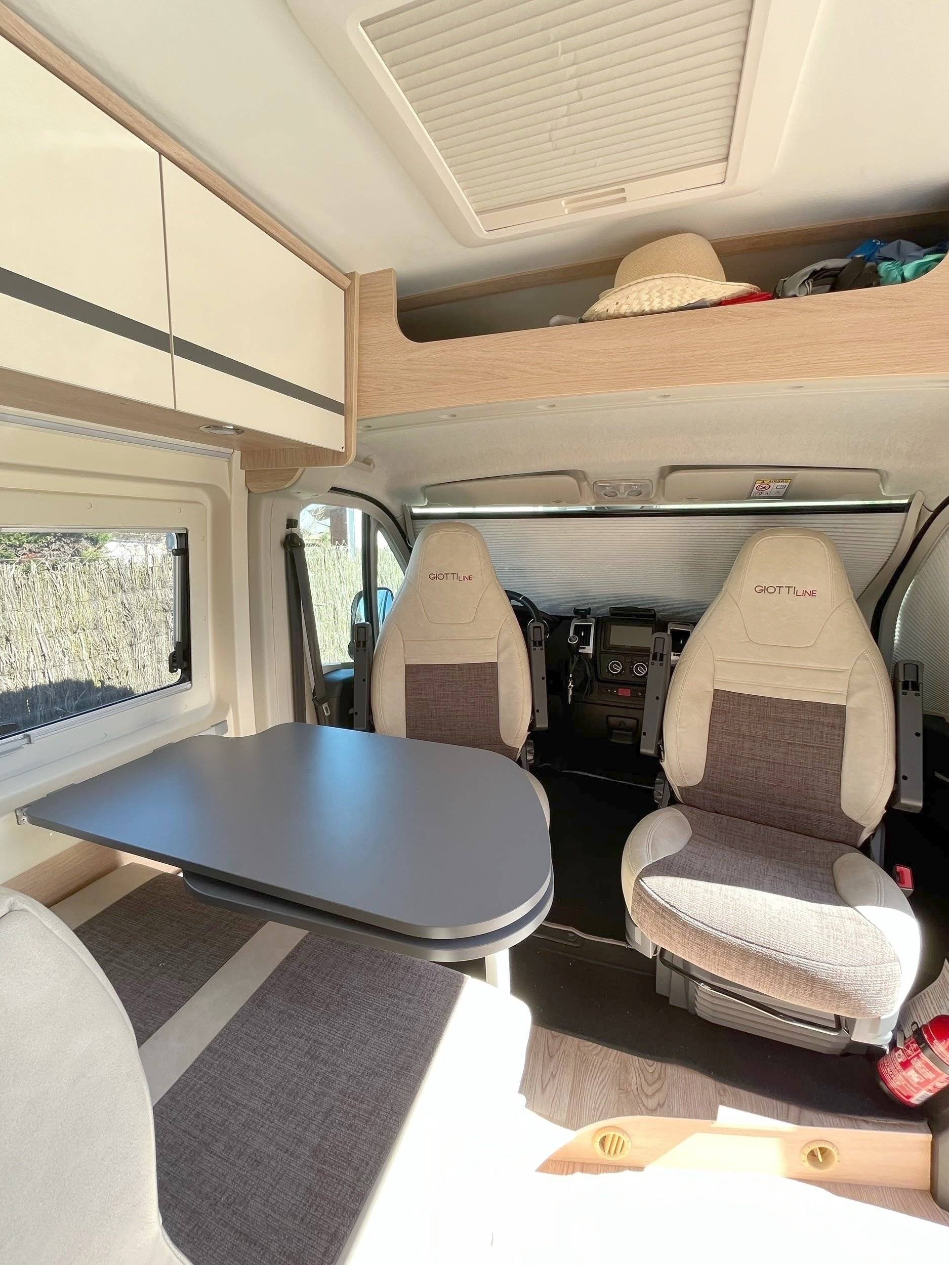 Coin repas Peugeot 2,2 l 120 ch - Yescapa