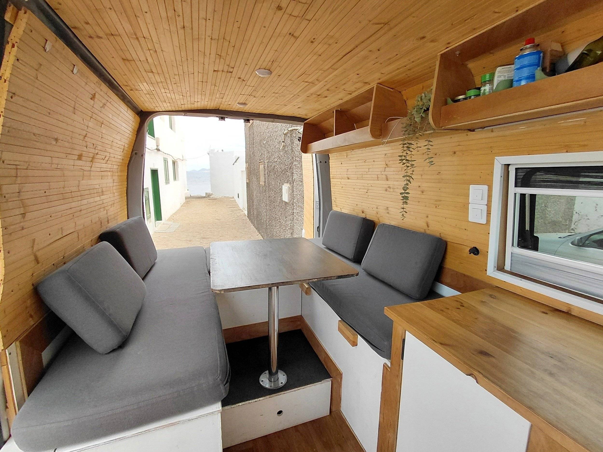 Vue avant de 3/4 Renault Renault master - Yescapa