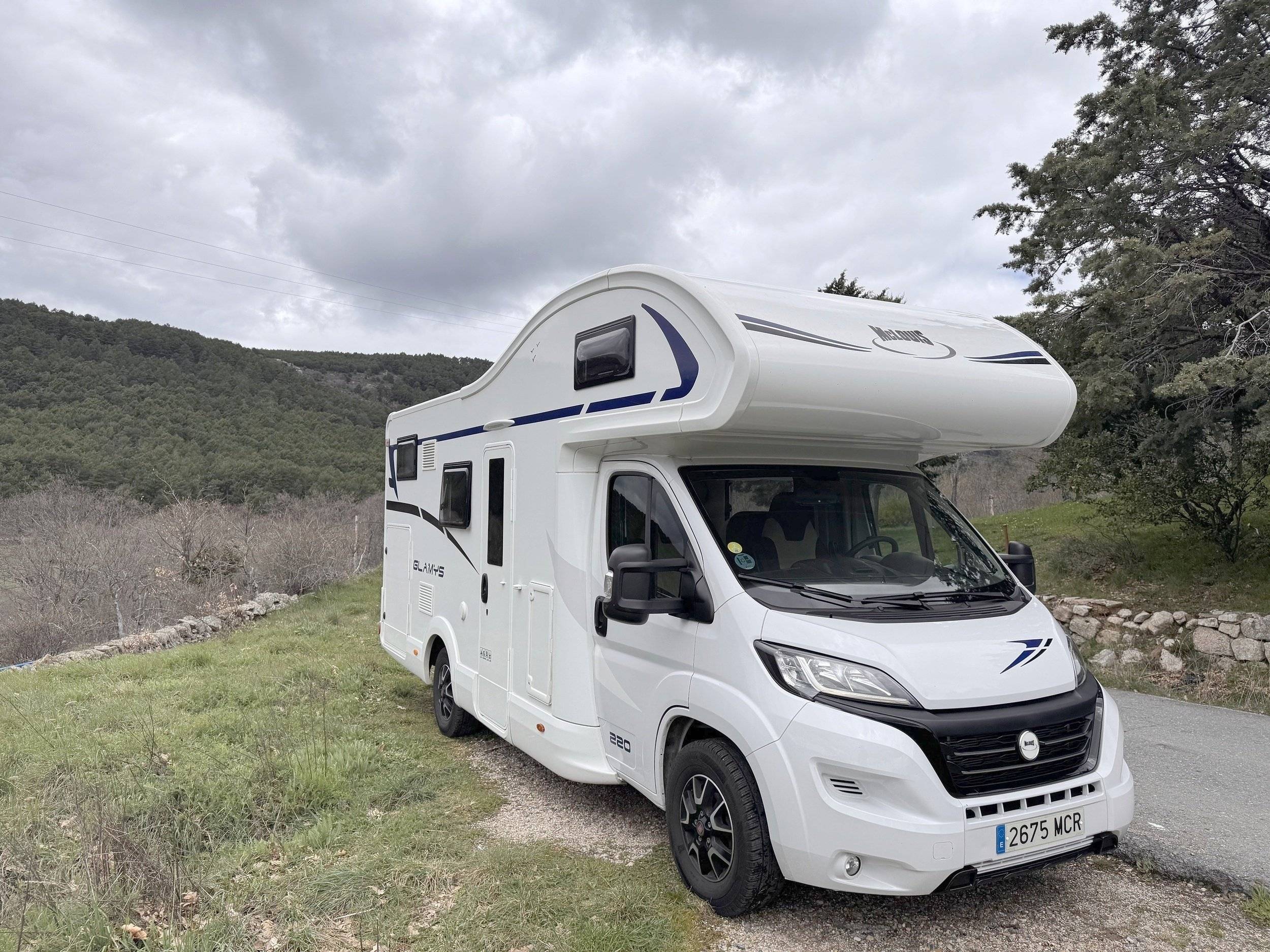 Front view from 3/4 Fiat Ducato 2,3 l 148 ch - Yescapa