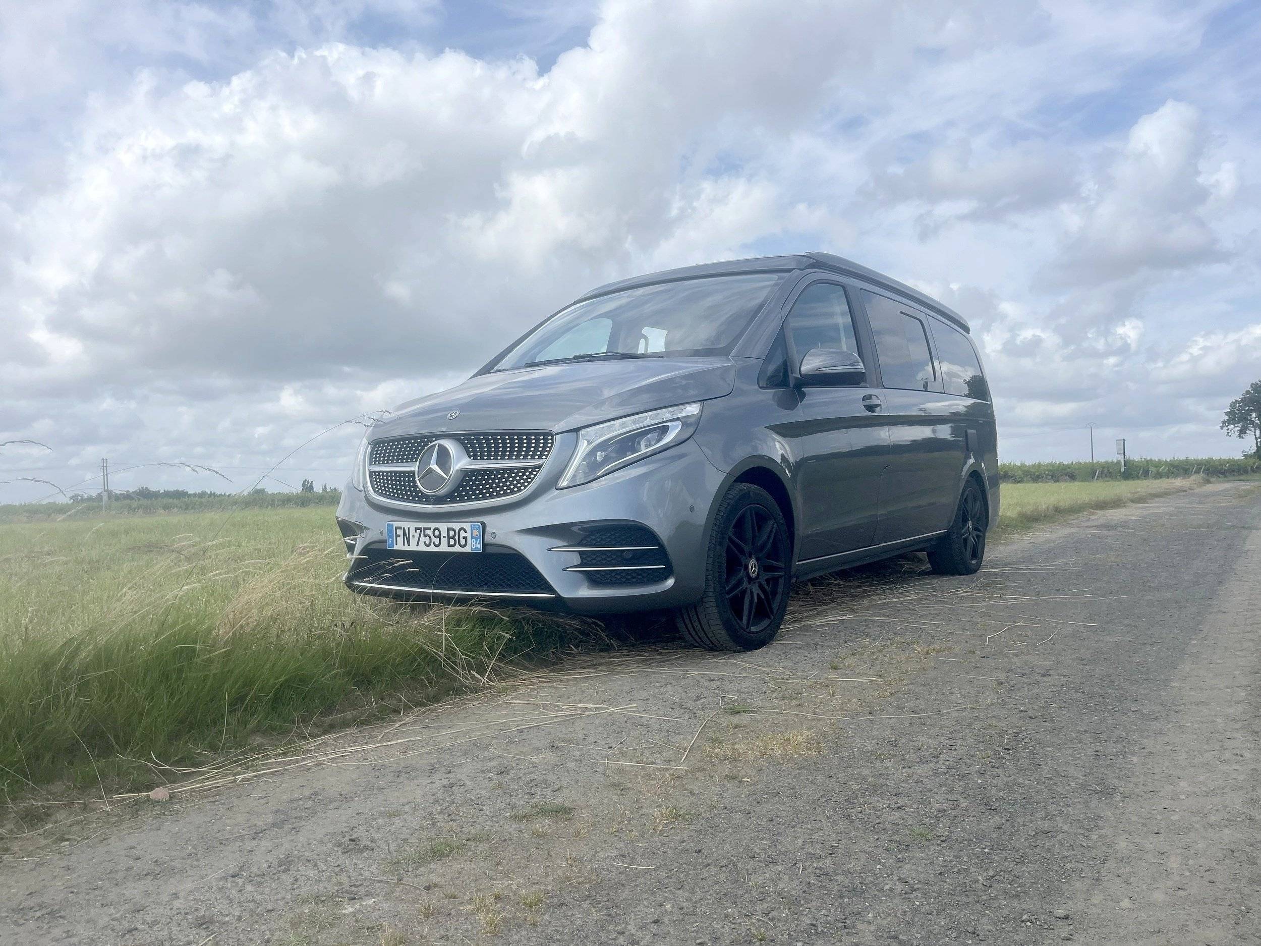 Vue avant de 3/4 Mercedes Viano 3,0 CDI Marco Polo - Yescapa