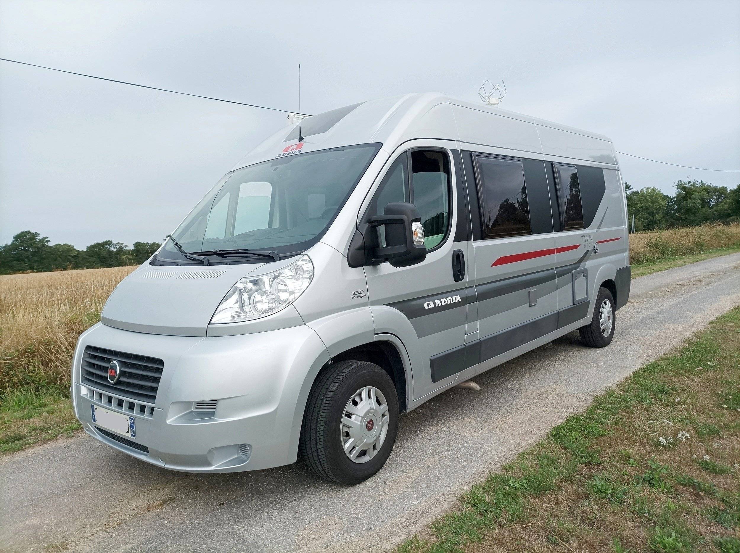 schräge Vorderansicht Fiat Fiat/2,3 l 130 ch. - Yescapa