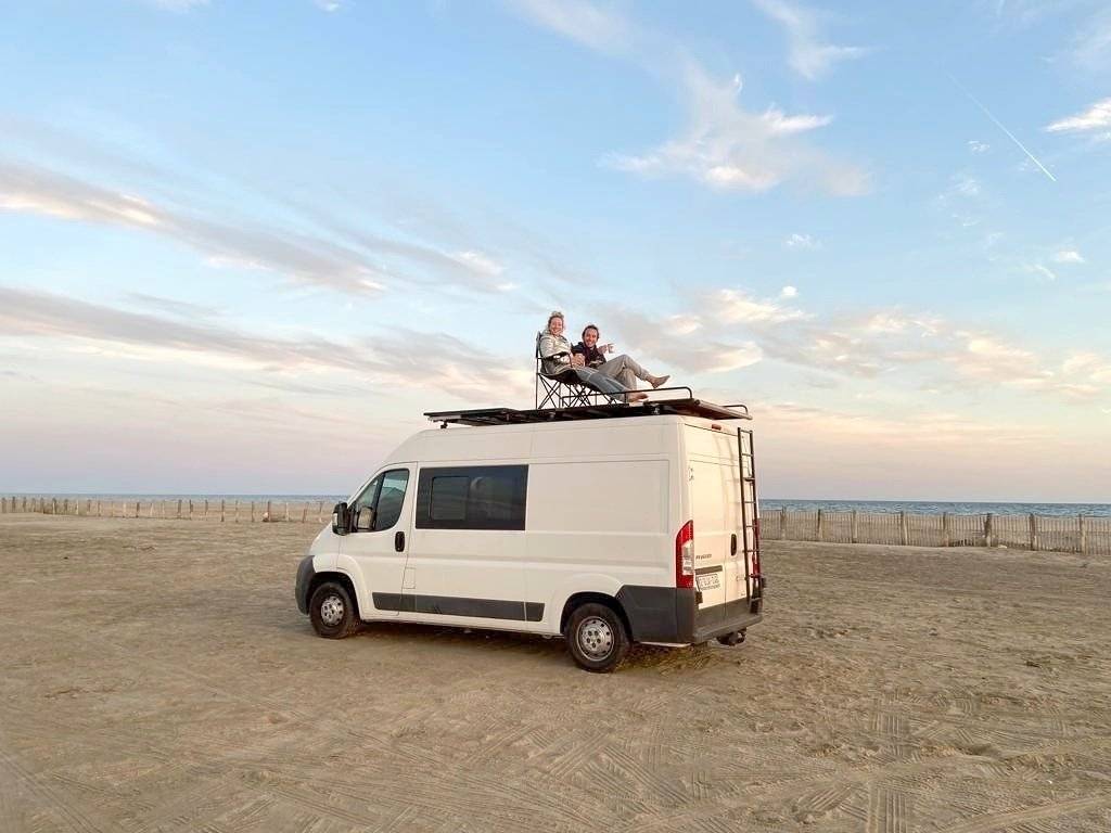 Front view from 3/4 Peugeot Boxer 2,2 l hdi 130 ch - Yescapa