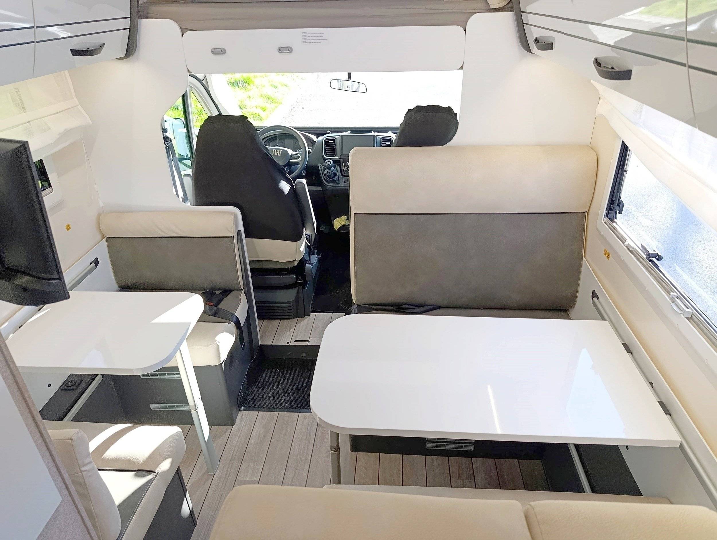 Área de jantar Fiat DUCATO 2.3 140CV - Yescapa