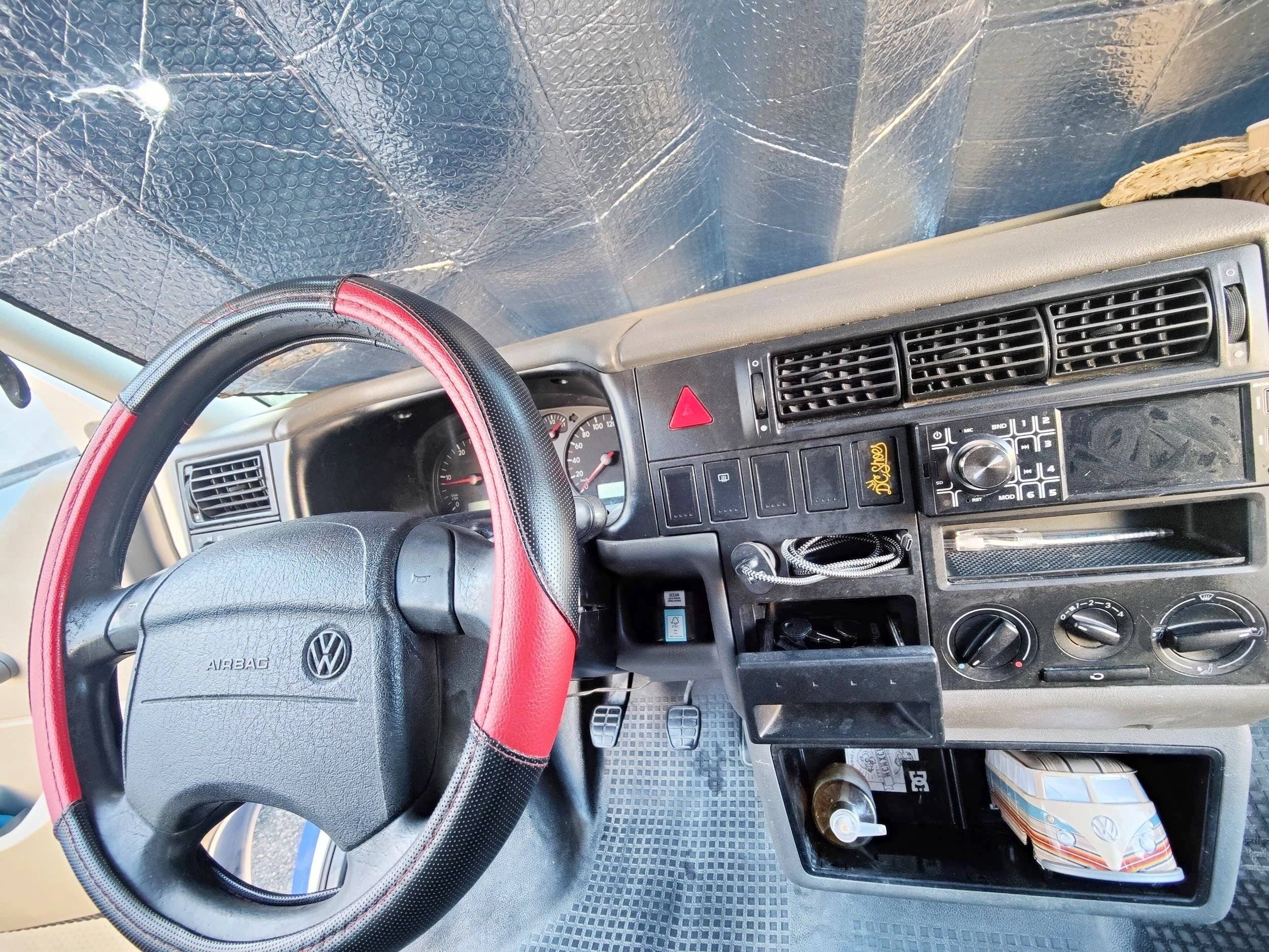 Cabina di guida Volkswagen Transporteur T4 2.5L 102cv H1L2 - Yescapa
