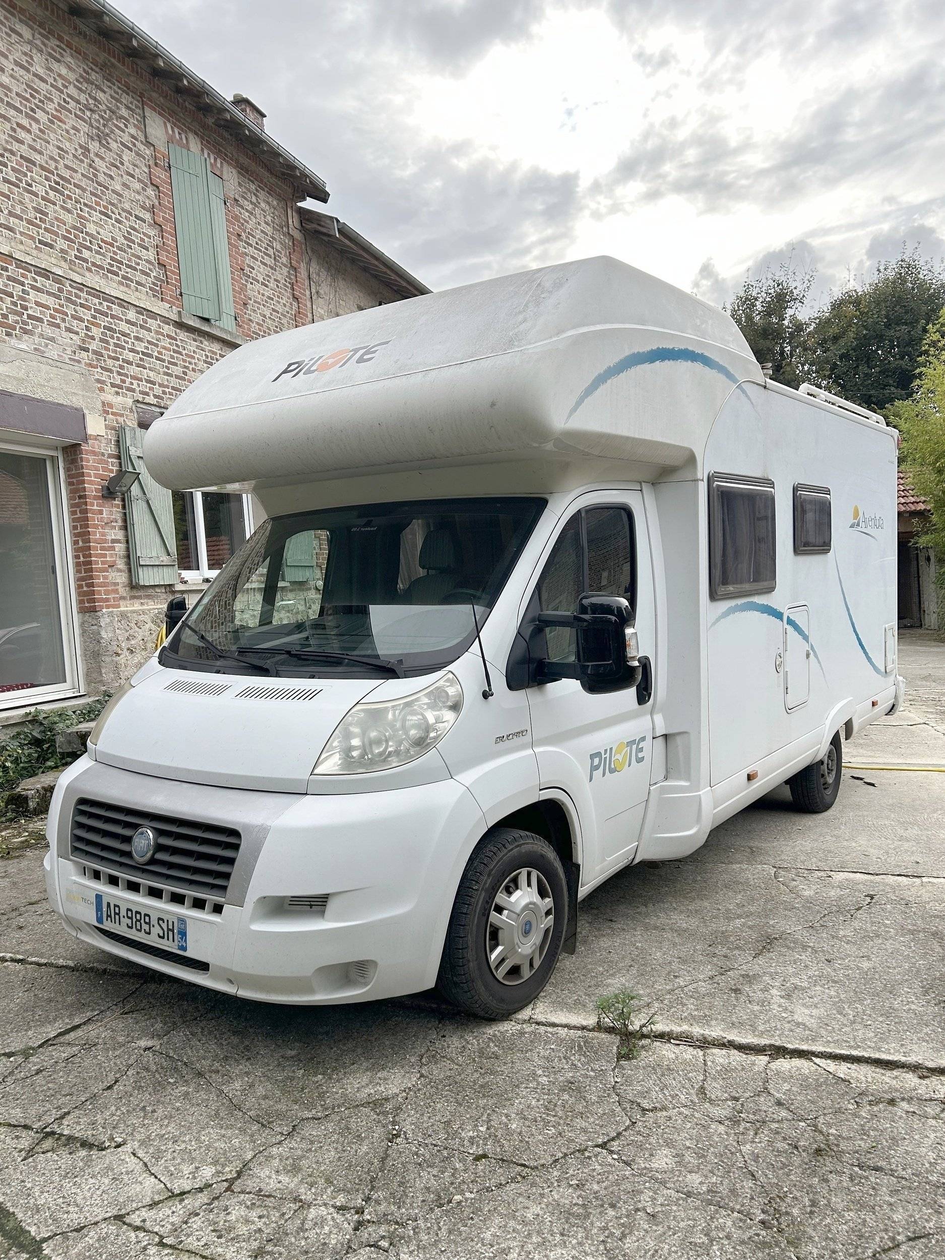 Front view from 3/4 Fiat - Yescapa