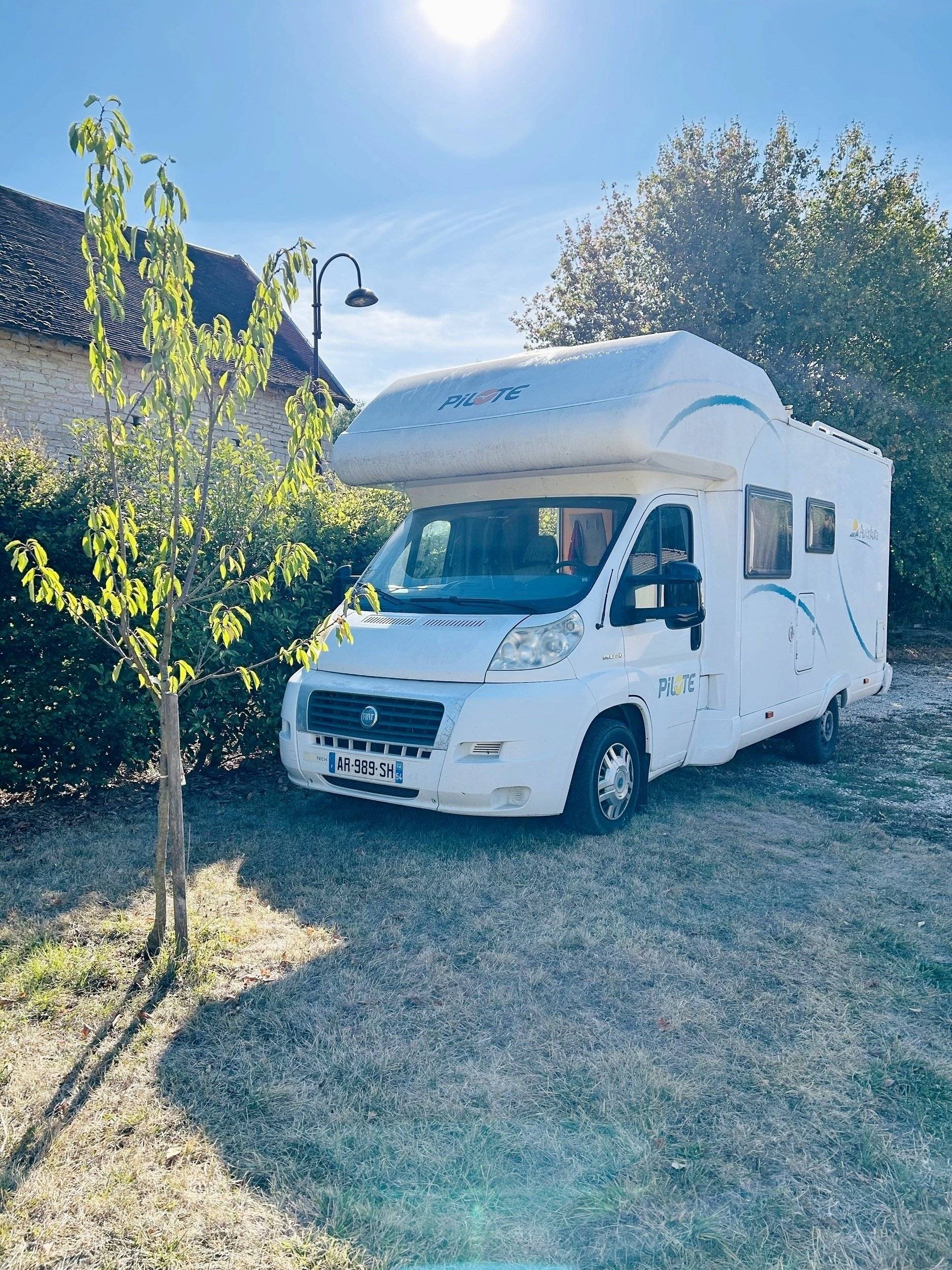 Front view from 3/4 Fiat - Yescapa