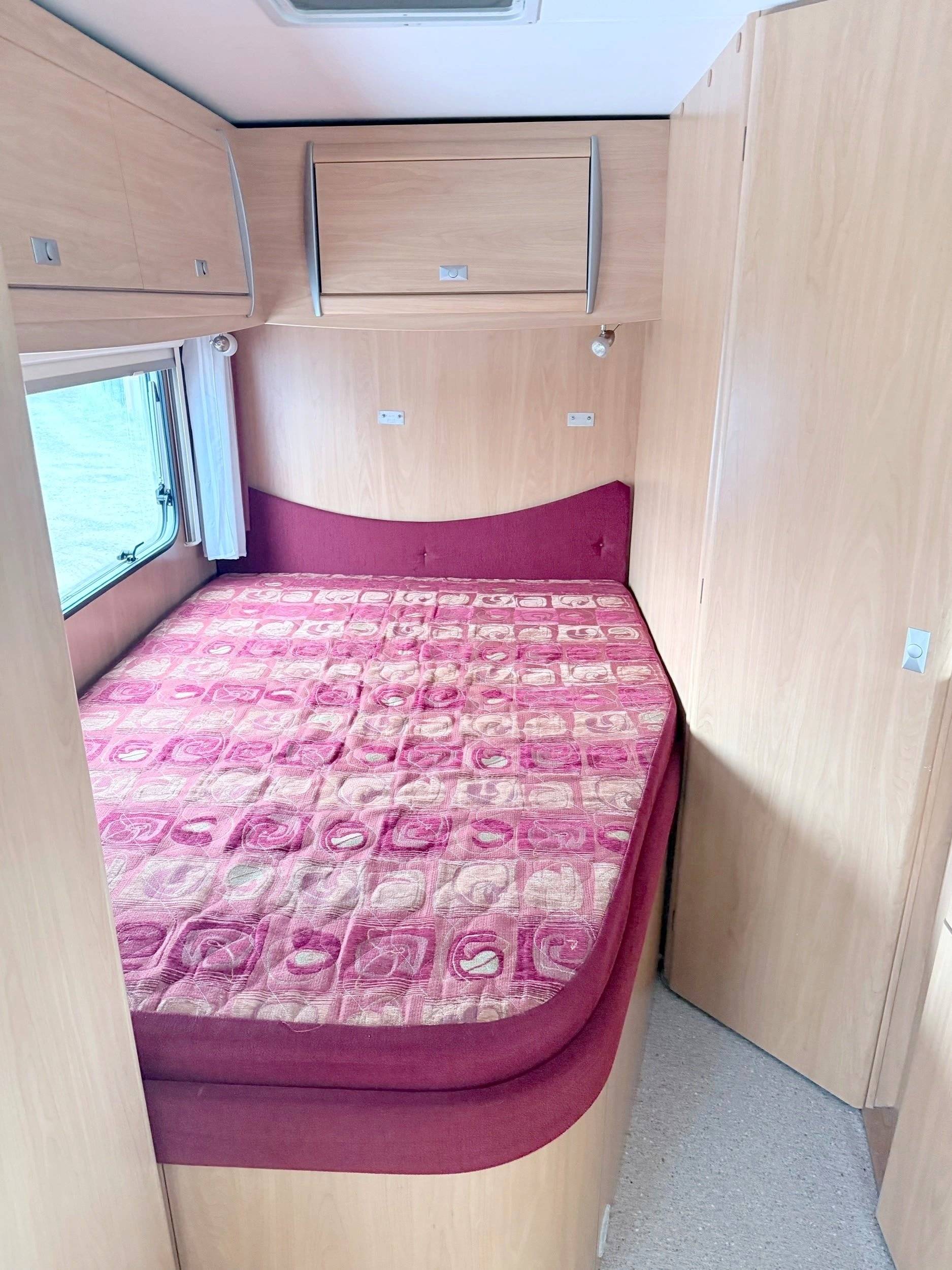Plazas en cama Fiat Ducato 120 Multijet - Yescapa