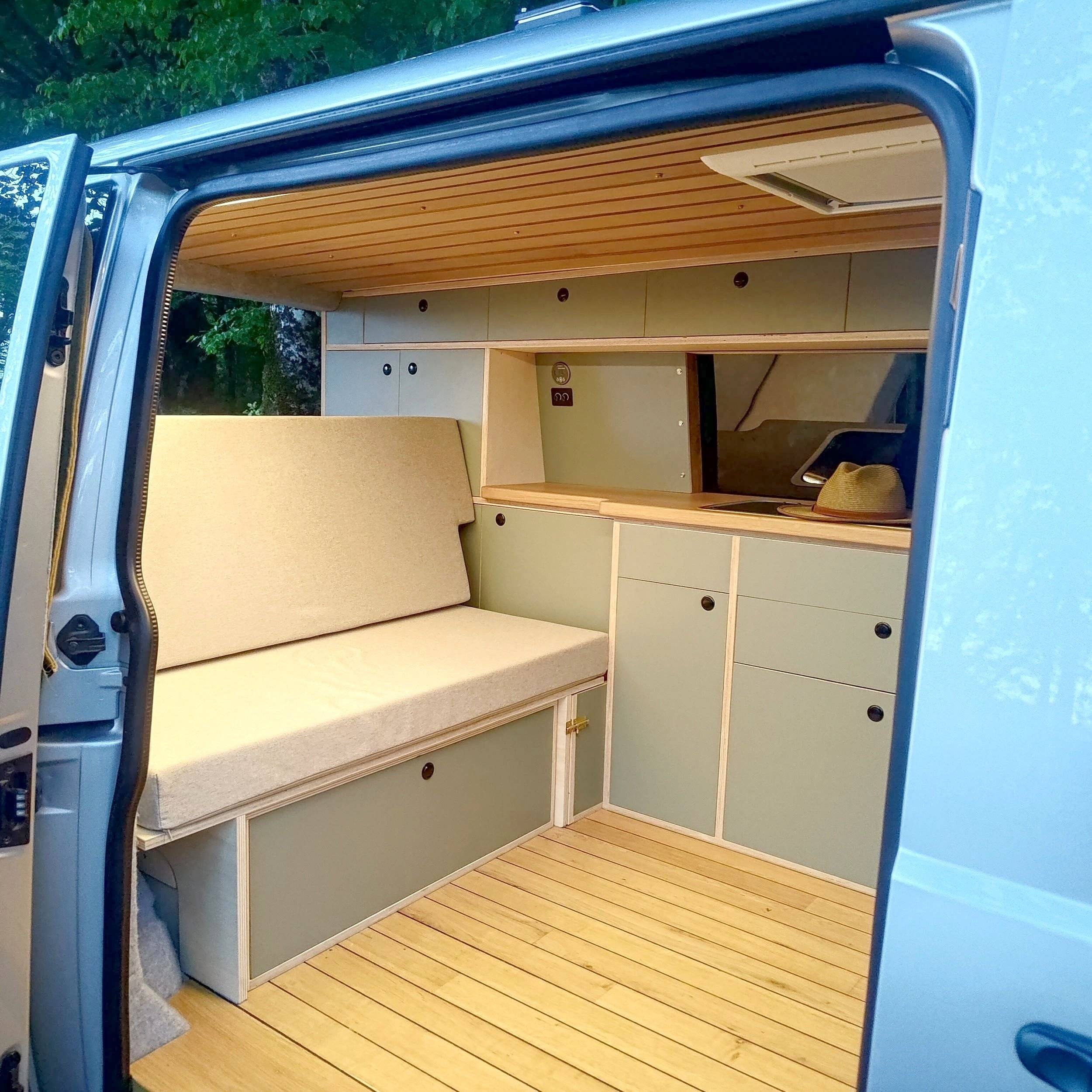 Vue avant de 3/4 Volkswagen T6 2 l 102 ch - Yescapa