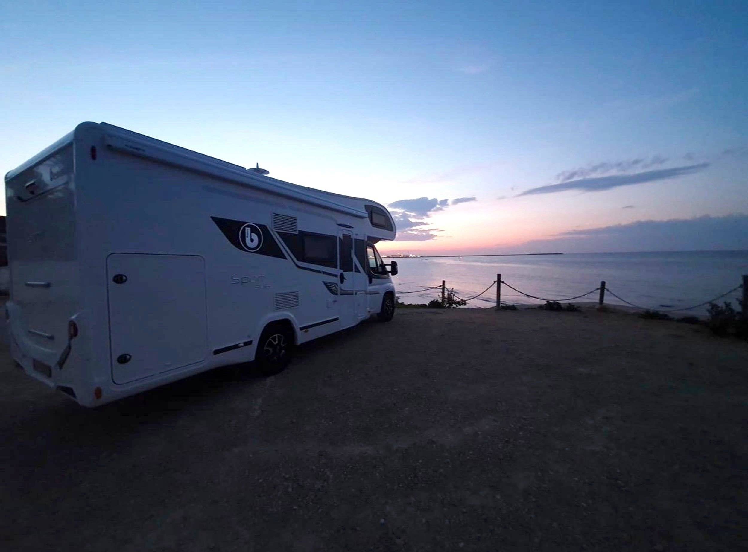 Front view from 3/4 Fiat Ducato 2.7 jtd - Yescapa