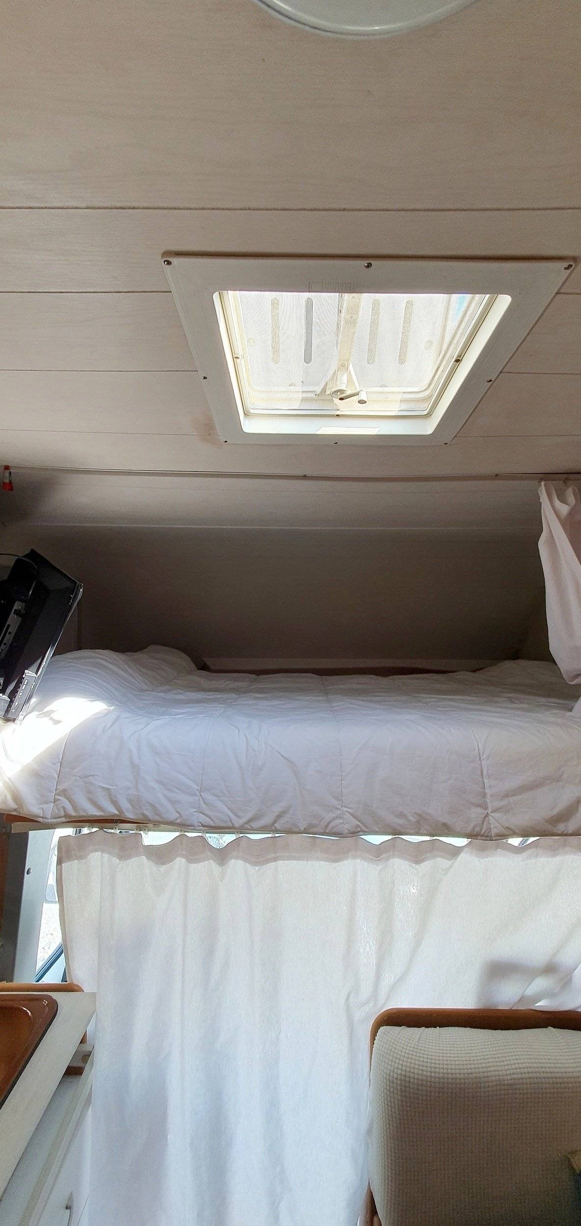Plazas en cama Fiat Ducato 1.9 TD. 90CV. - Yescapa
