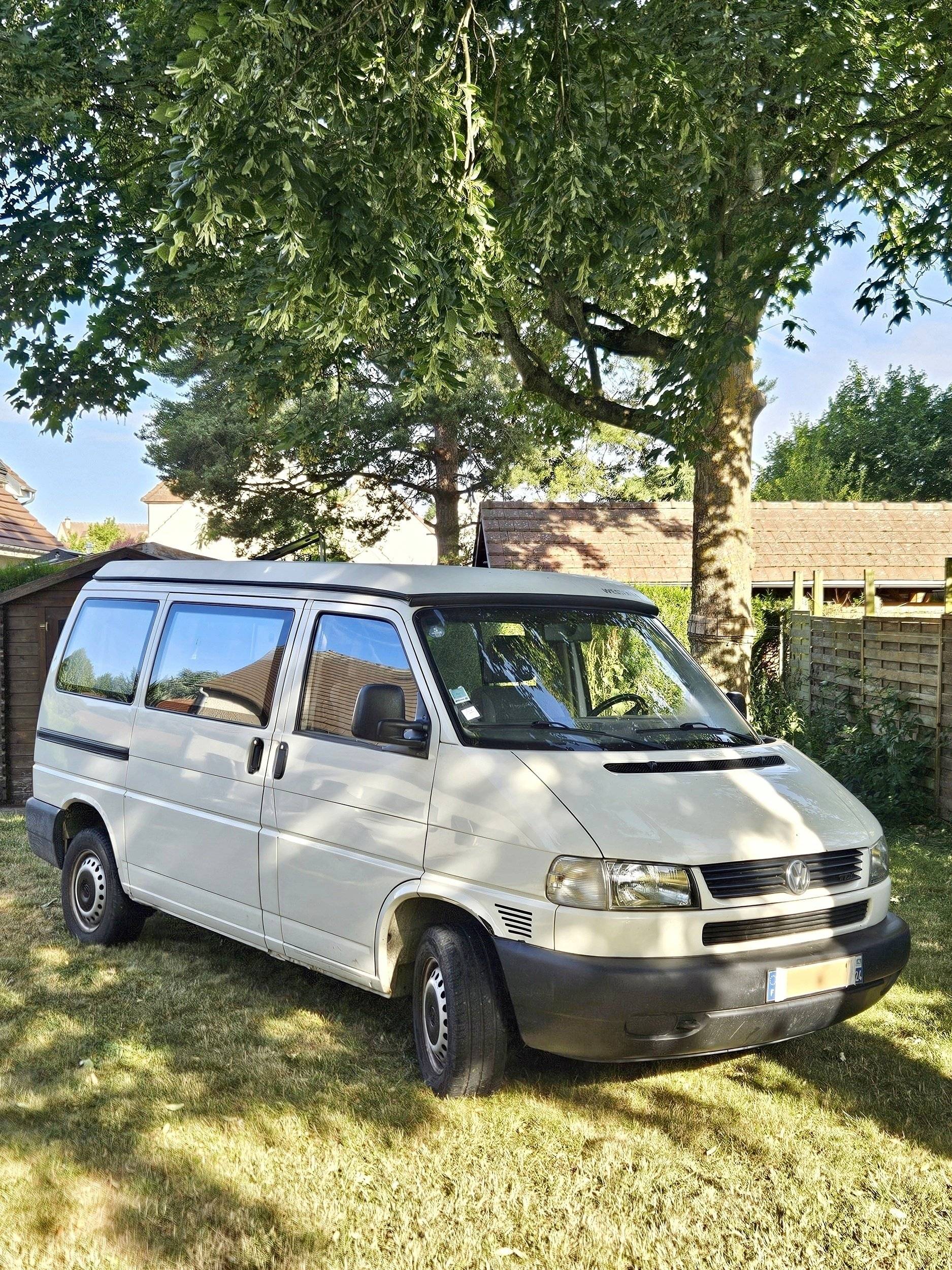 Vista del vehículo ángulo delantero Volkswagen T4 2,5l 102cv - Yescapa