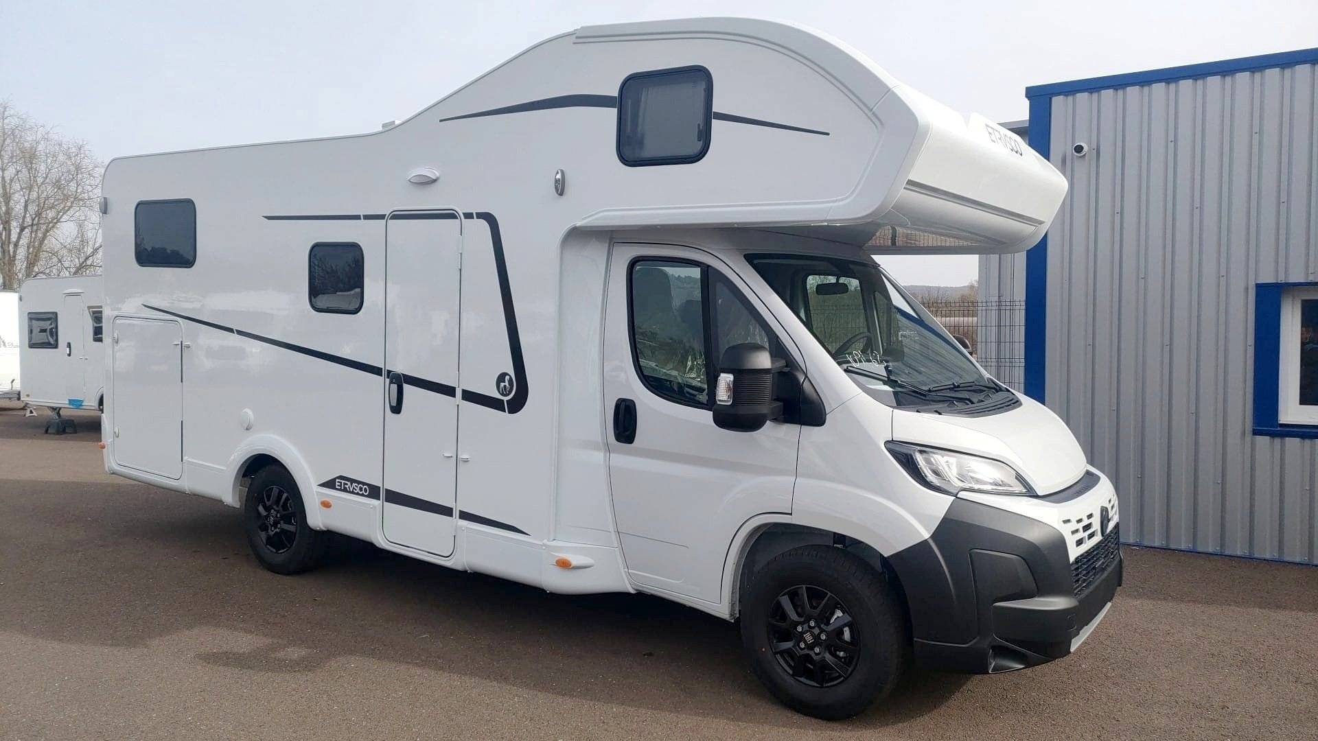 Vue avant de 3/4 Fiat Ducato 2,2 l JTD 130 ch. - Yescapa