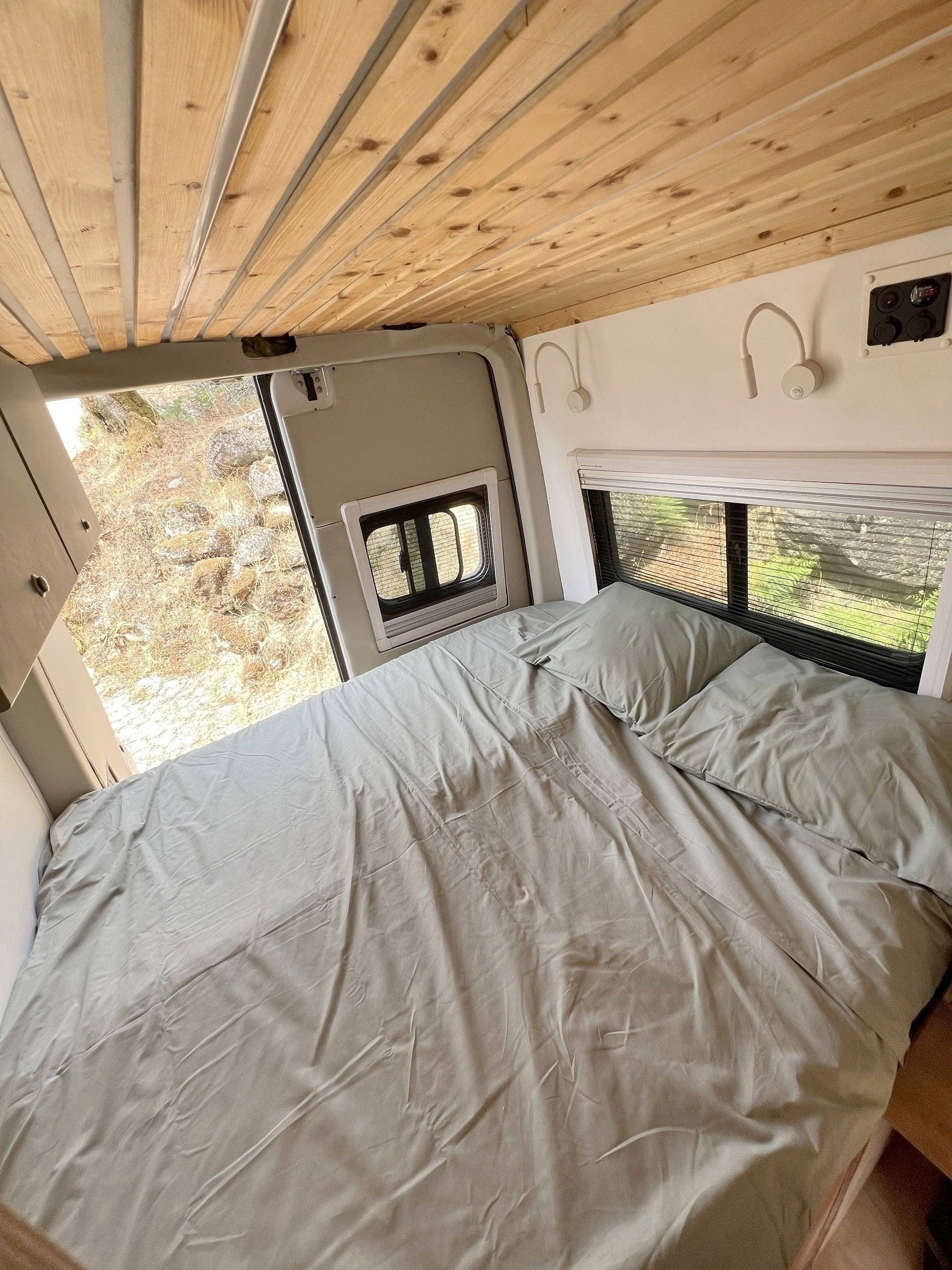Plazas en cama Mercedes Sprinter 2,2 l 130 ch - Yescapa