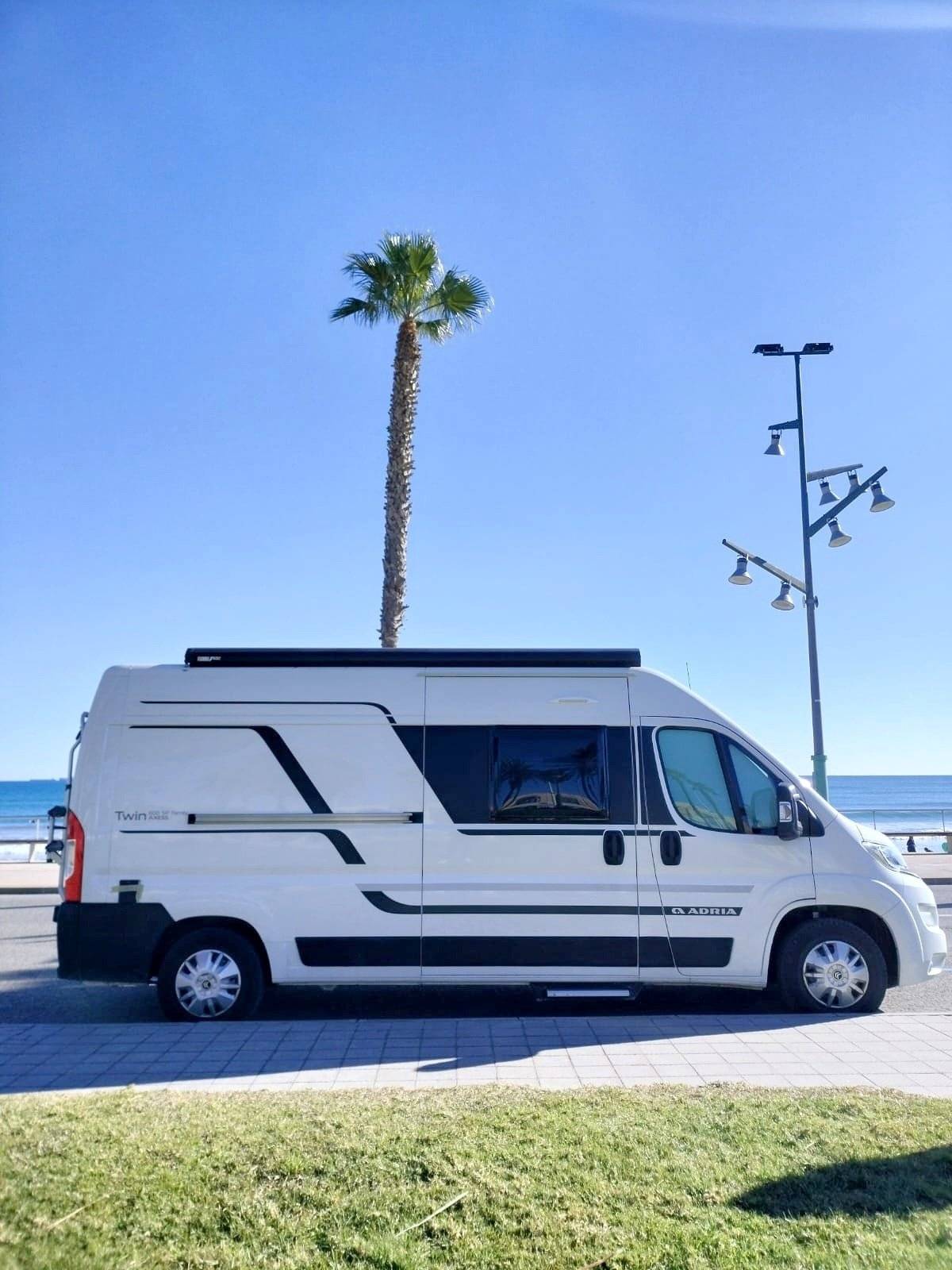 Adria Twin Axess 600 Spt family