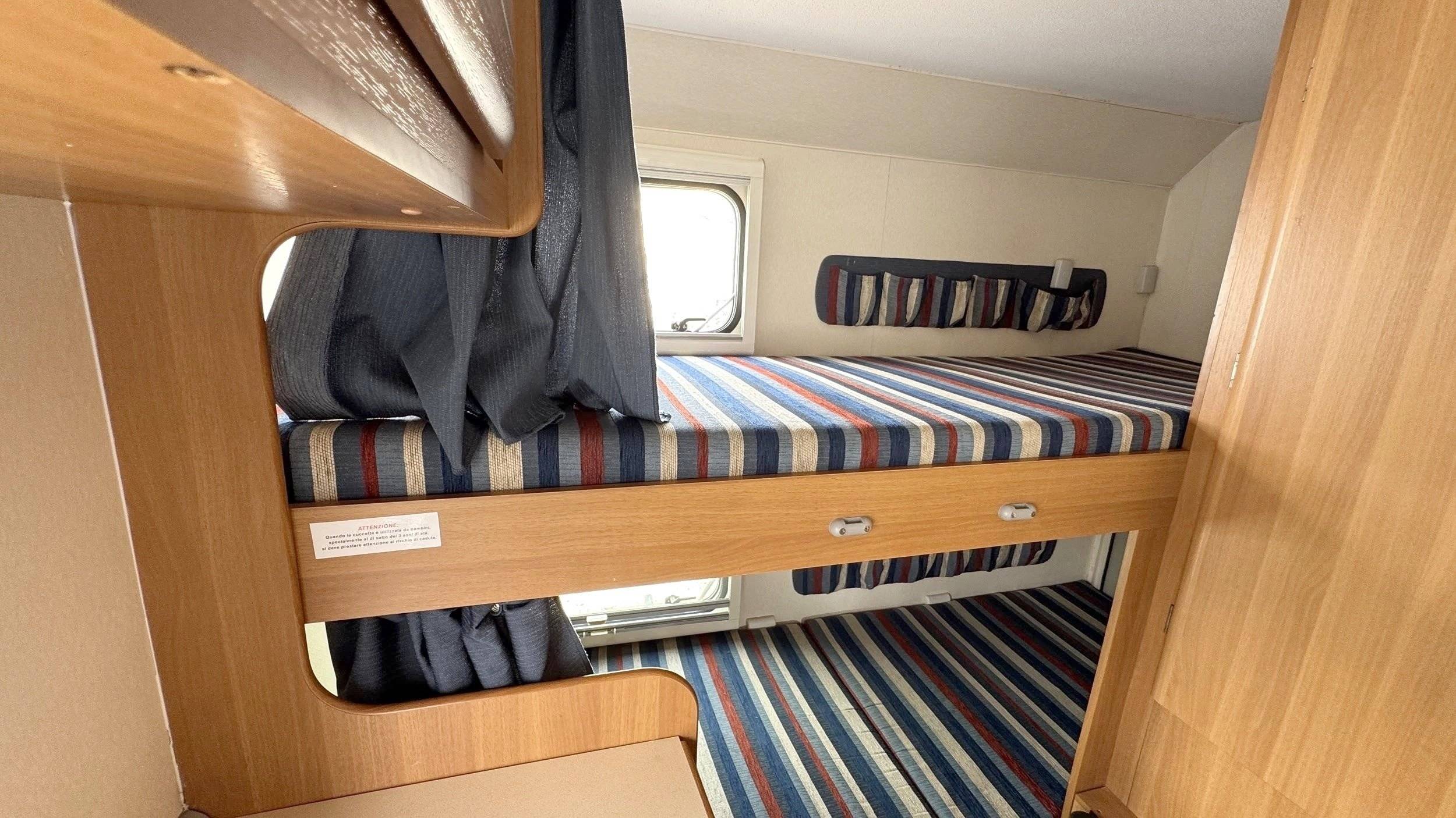 Schlafplätze Ford Transit 2,0 l 115 ch - Yescapa