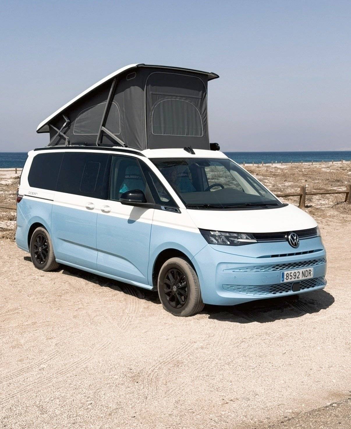 schräge Vorderansicht Volkswagen T7 CALIFORNIA OCEAN - Yescapa