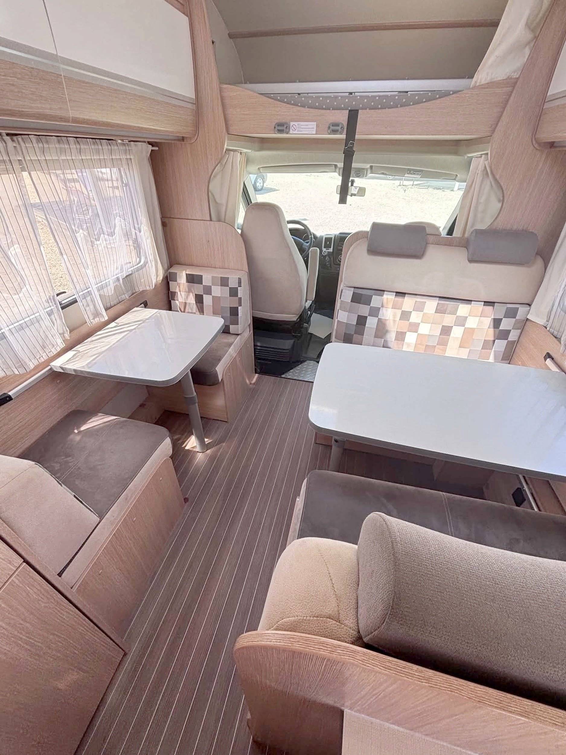 Área de jantar Fiat 2,3 l 130 ch - Yescapa