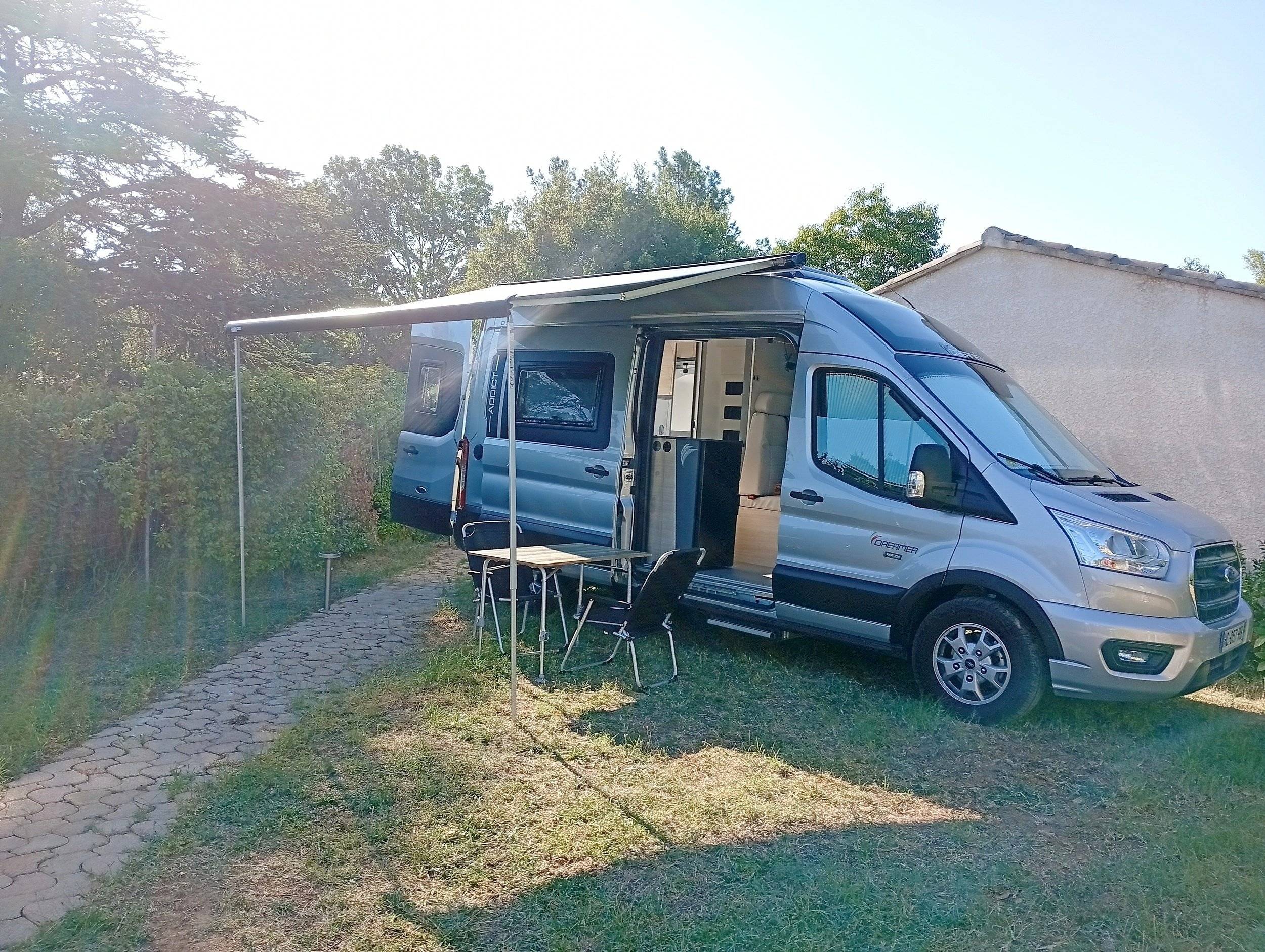 Front view from 3/4 Ford ford transit - Yescapa