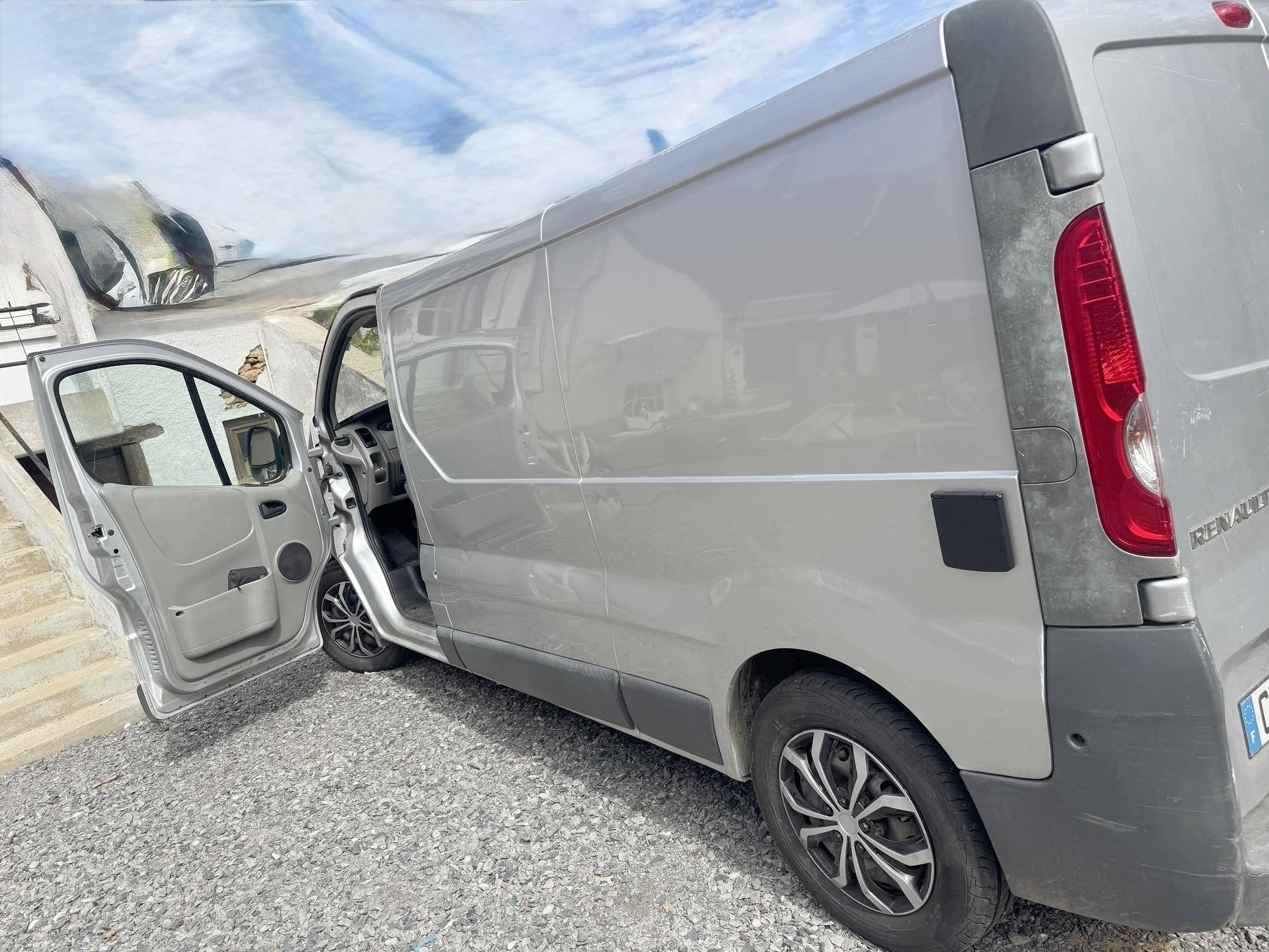 Renault Trafic L2H1 2 l 120 ch