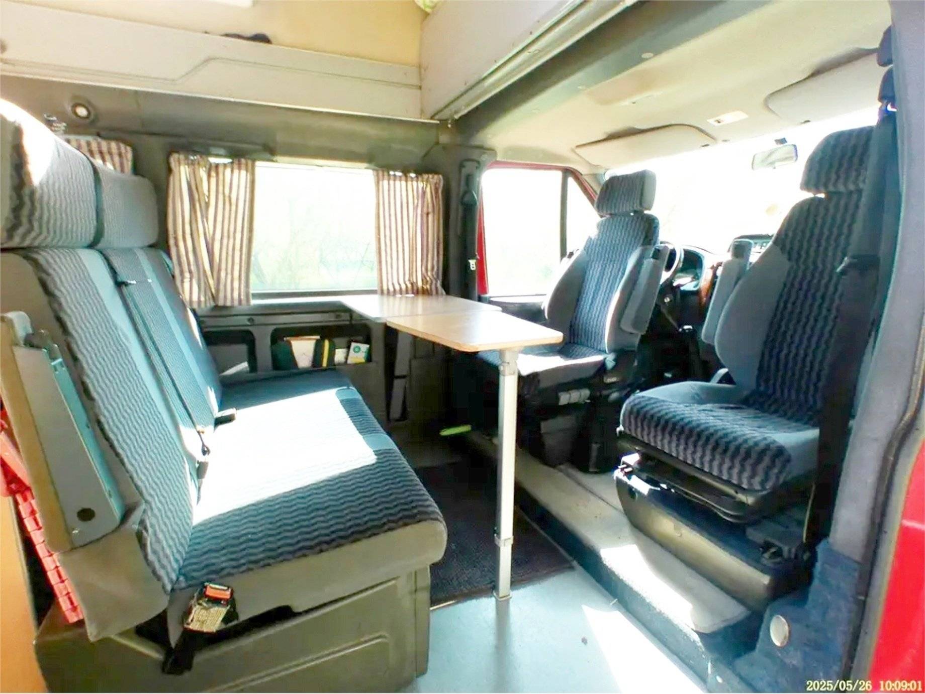 Dining Area Ford Transit Nugget - Yescapa