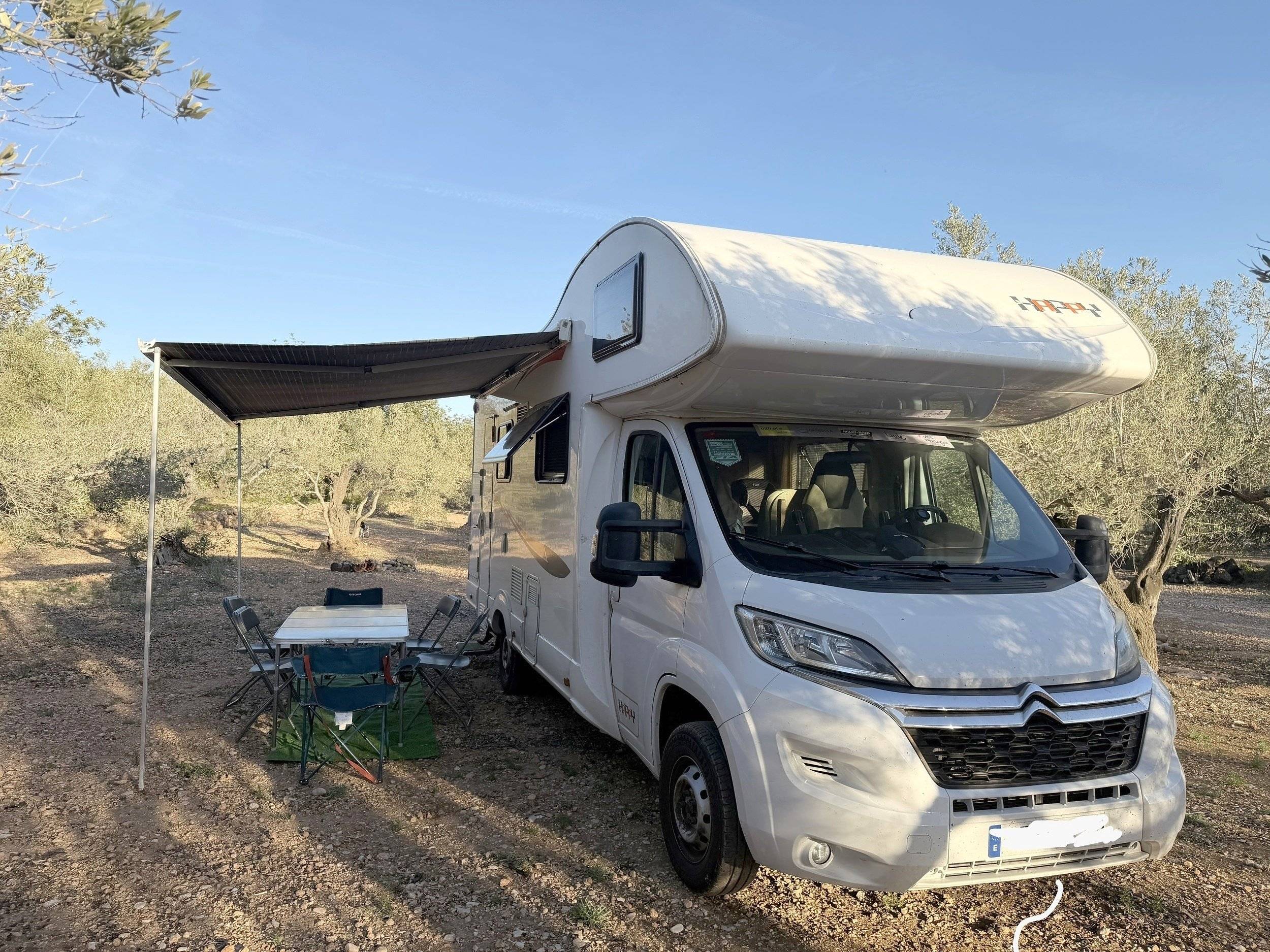 Vista frontale a ¾ Peugeot Expert standrd 2,0 l 150 ch - Yescapa