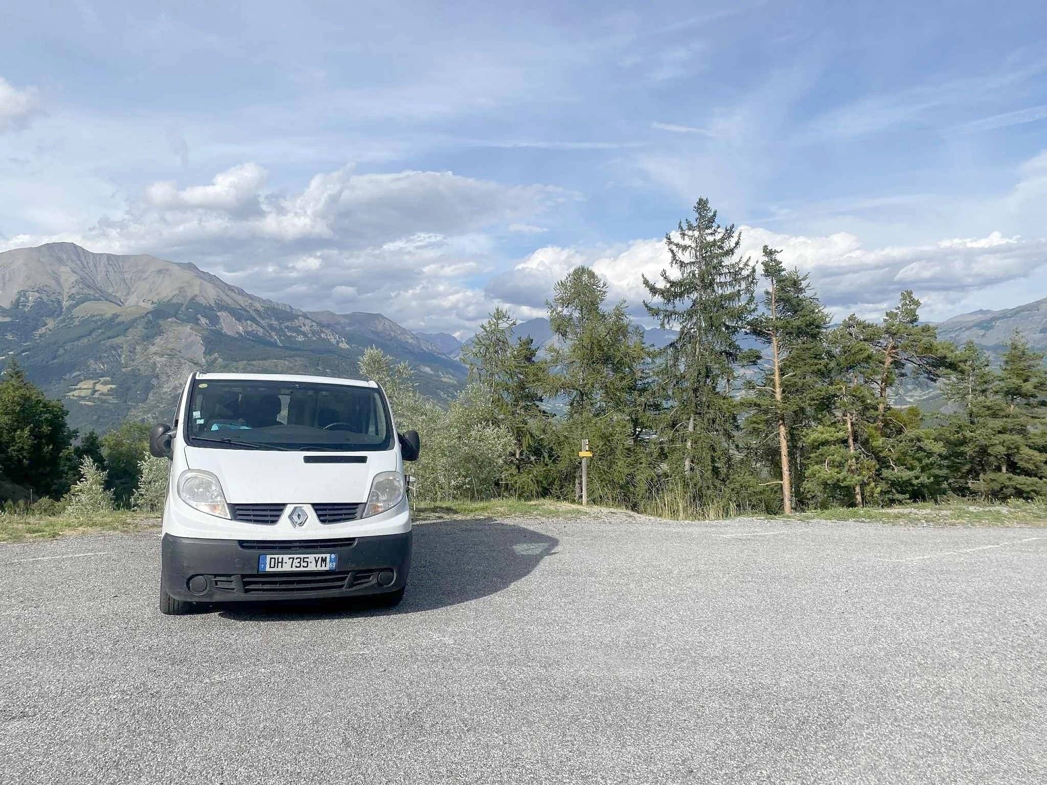 Voorkant 3/4 Renault Trafic - Yescapa